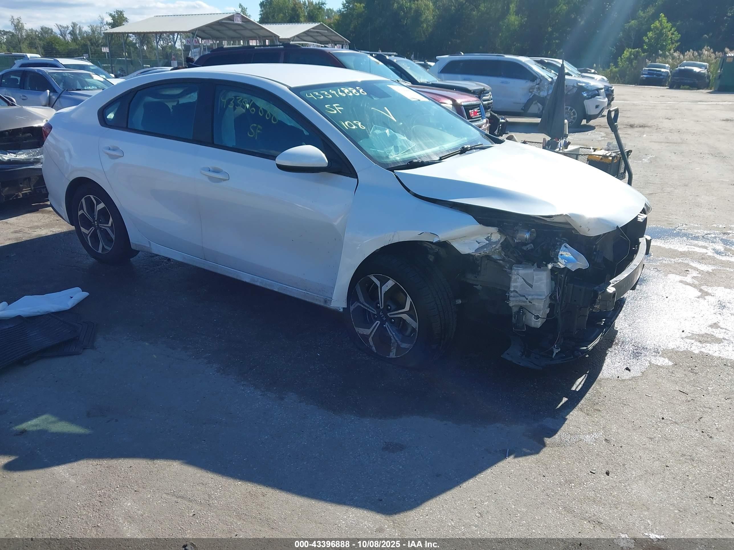 2021 Kia Forte LXS, VIN 3KPF24AD0ME305458 — All over