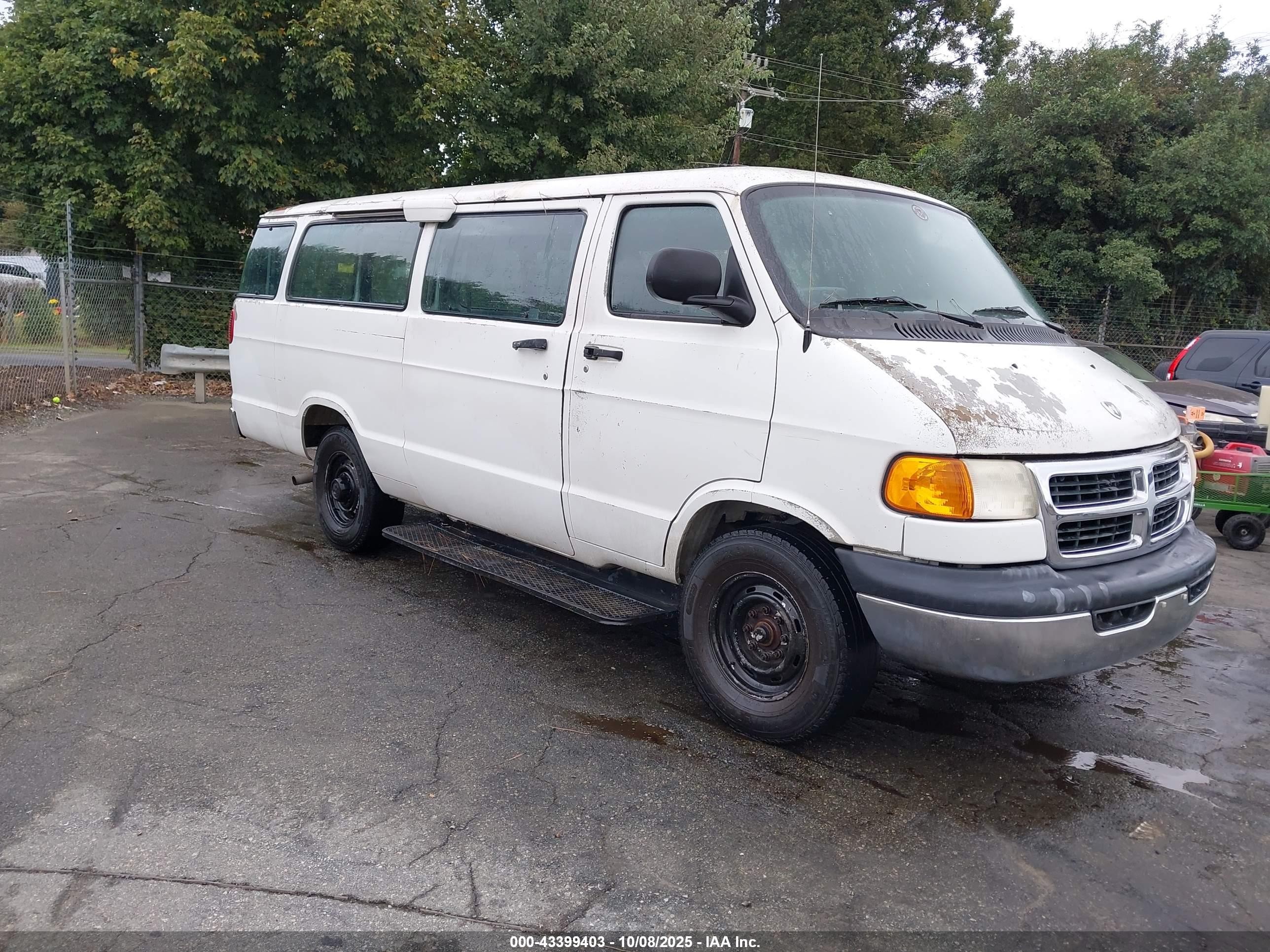 2001 Dodge Passenger, VIN 2B5WB35Y81K555338 — Зад