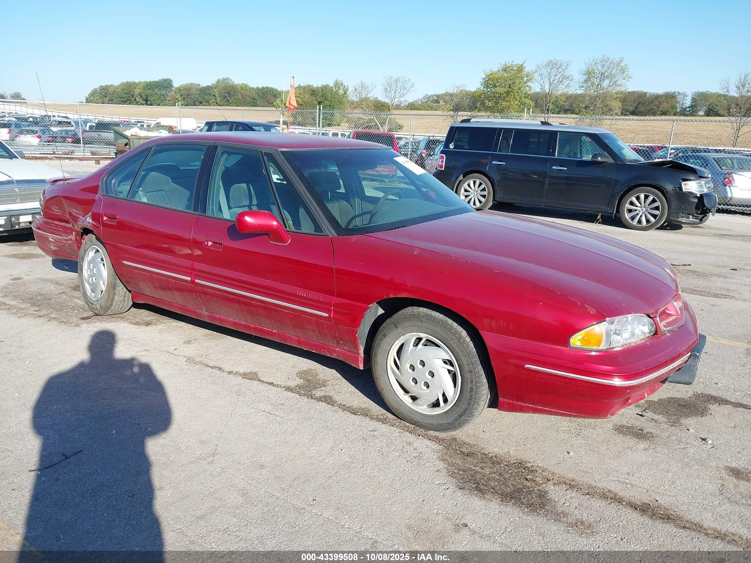 1998 Pontiac Bonneville SE, VIN 1G2HX52K7WH208028 — Rear end