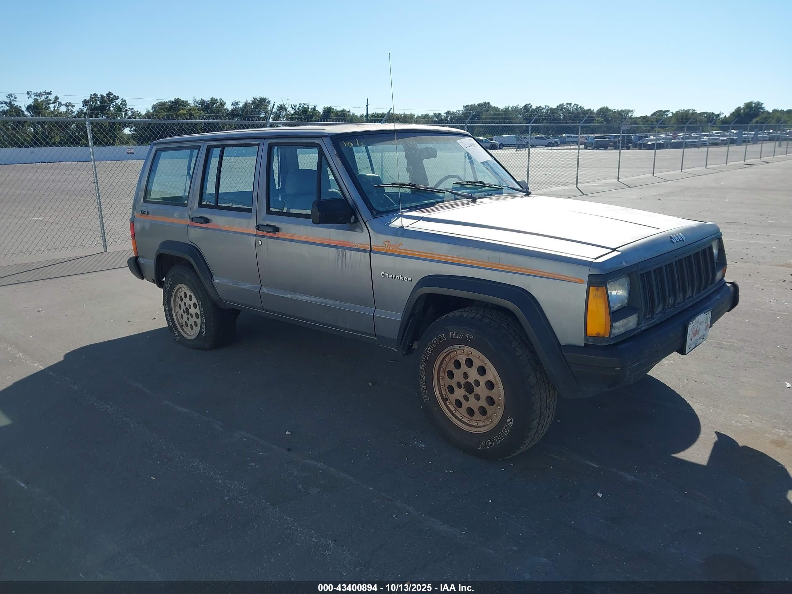1991 Jeep Cherokee, VIN 1J4FJ88S0ML512707 — Normal wear