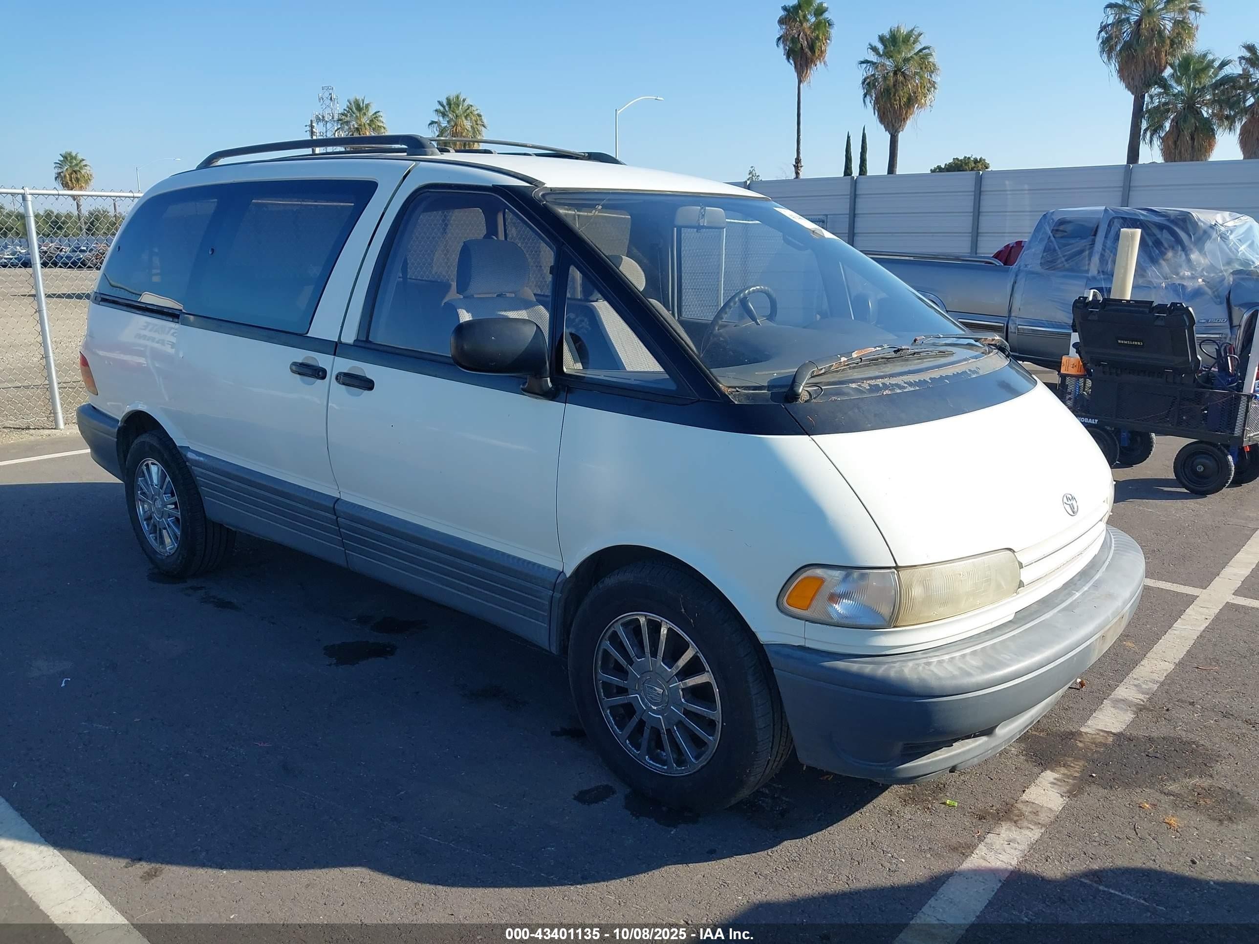 1997 Toyota Previa DX, VIN JT3GK12M5V1262133 — Rear end