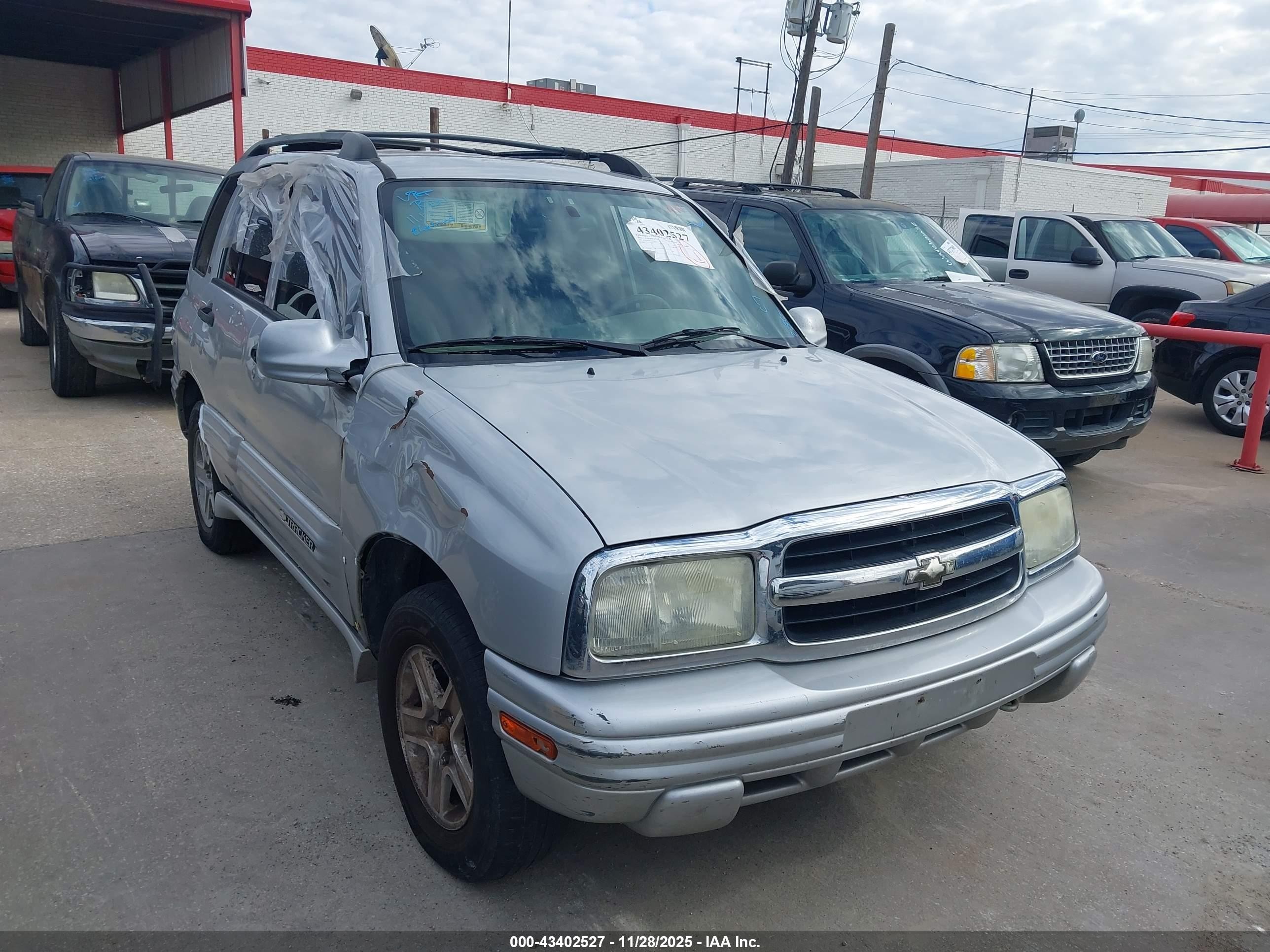 2002 Chevrolet Tracker LT, VIN 2CNBJ634126938635 — Side