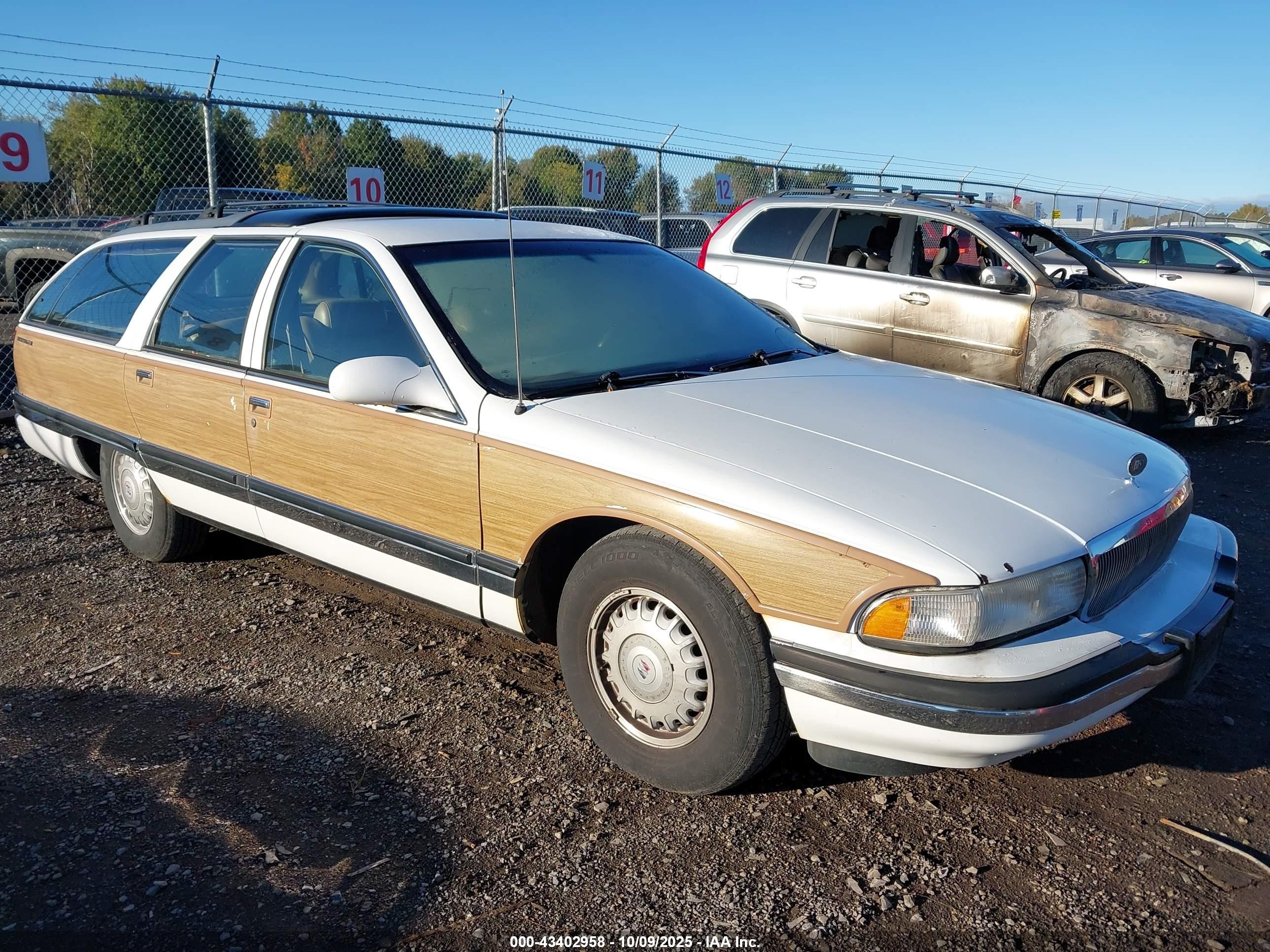 1995 Buick Roadmaster Estate, VIN 1G4BR82P3SR423110 — Normal wear