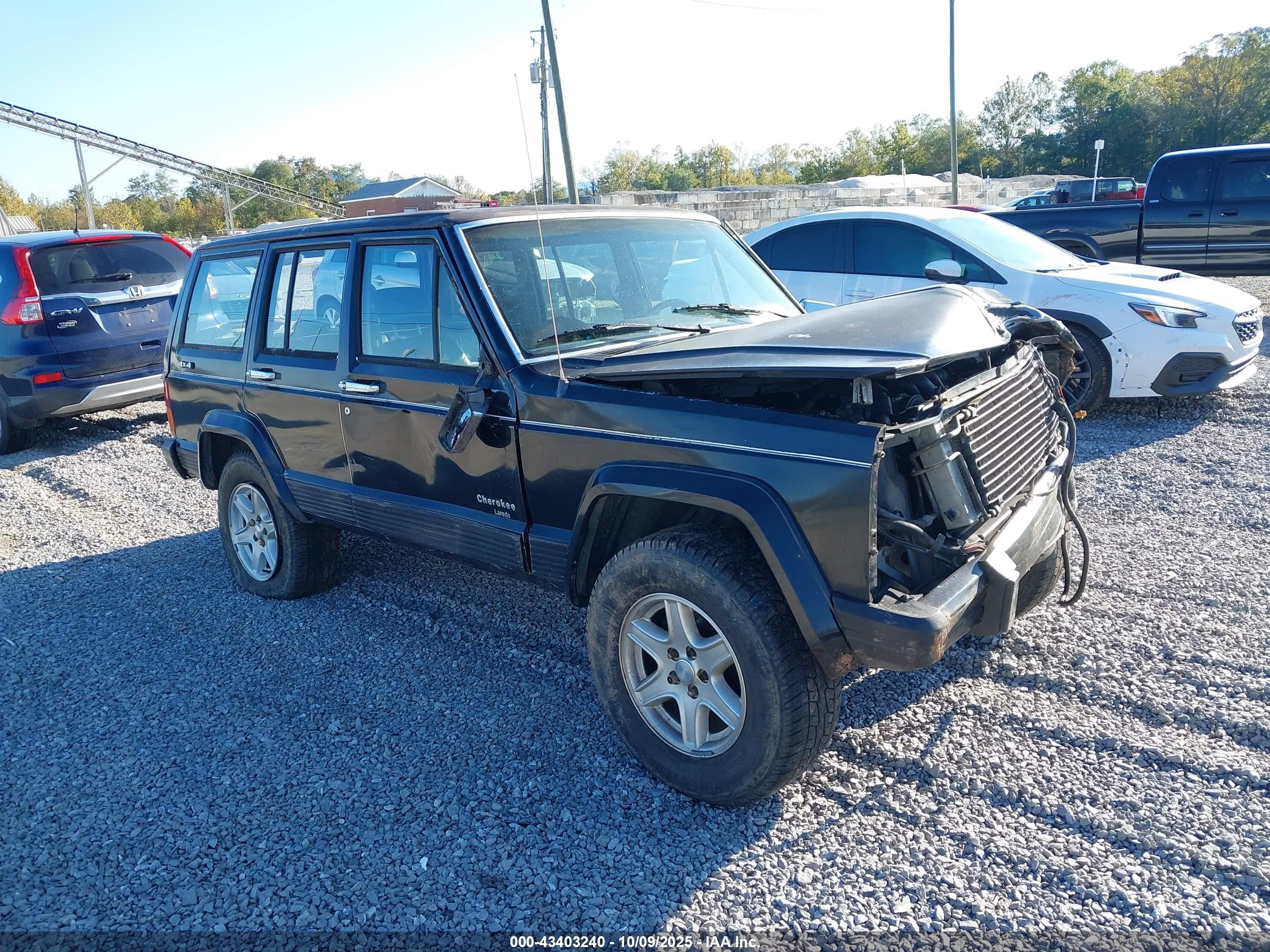 1988 Jeep Cherokee, VIN 1JCMT784XJT144355 — Front end