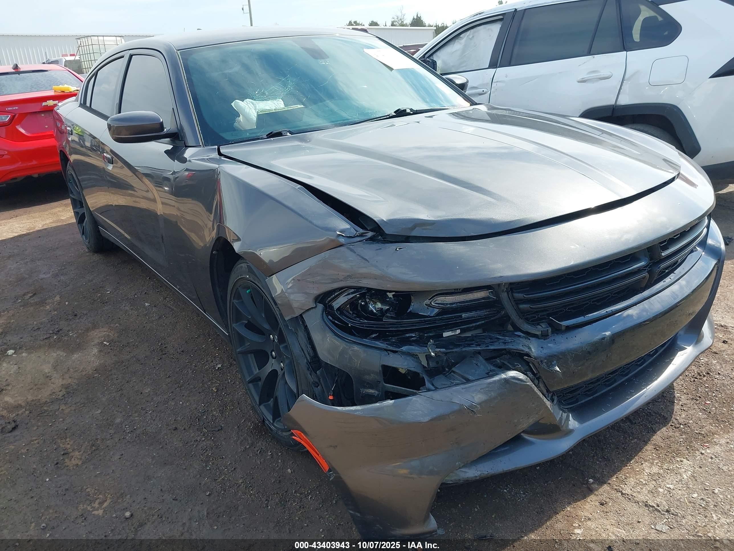 2015 Dodge Charger SXT, VIN 2C3CDXHG7FH897550 — Front end