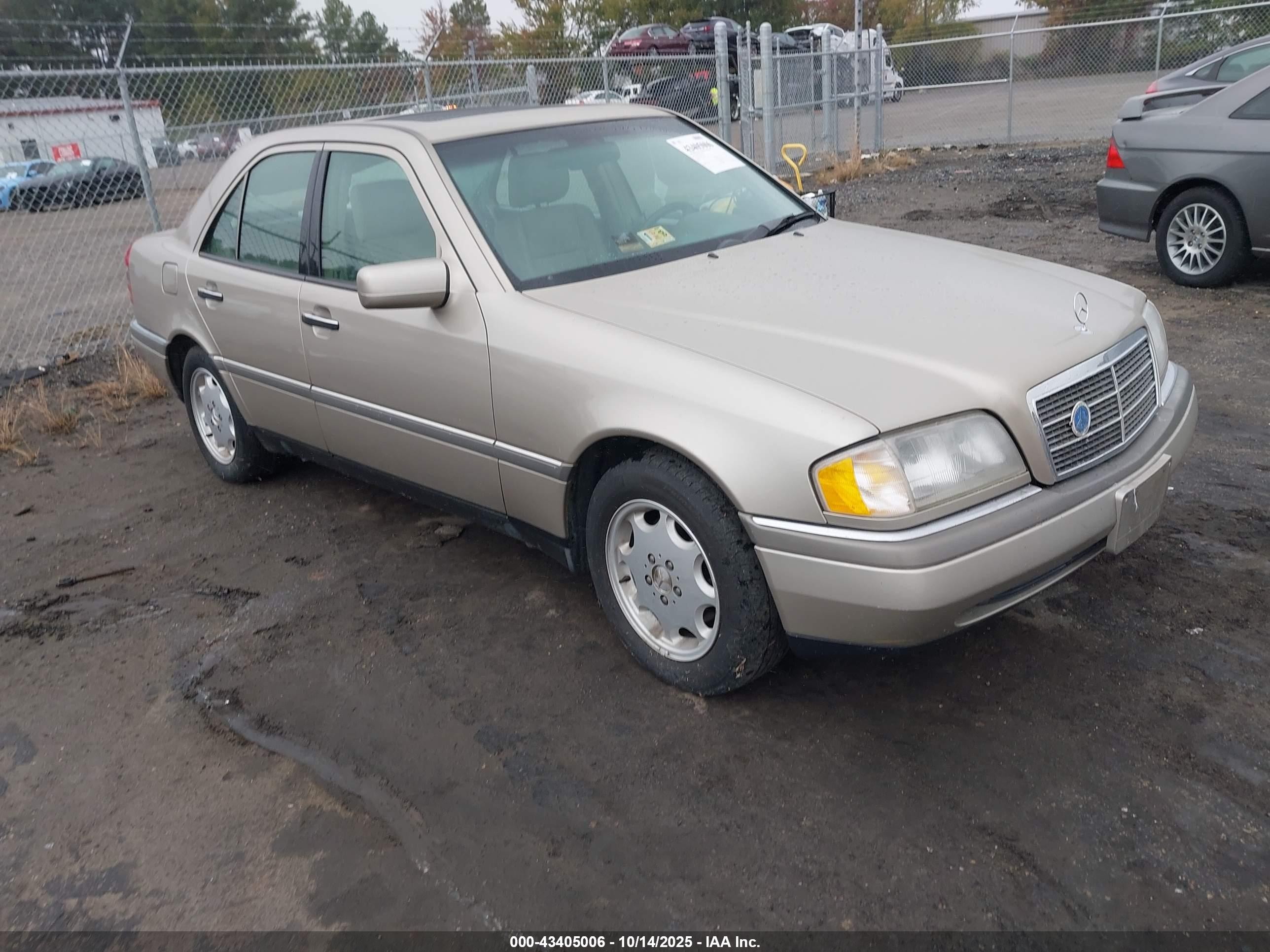 1996 Mercedes-Benz C, VIN WDBHA22E3TF382223 — Rear end