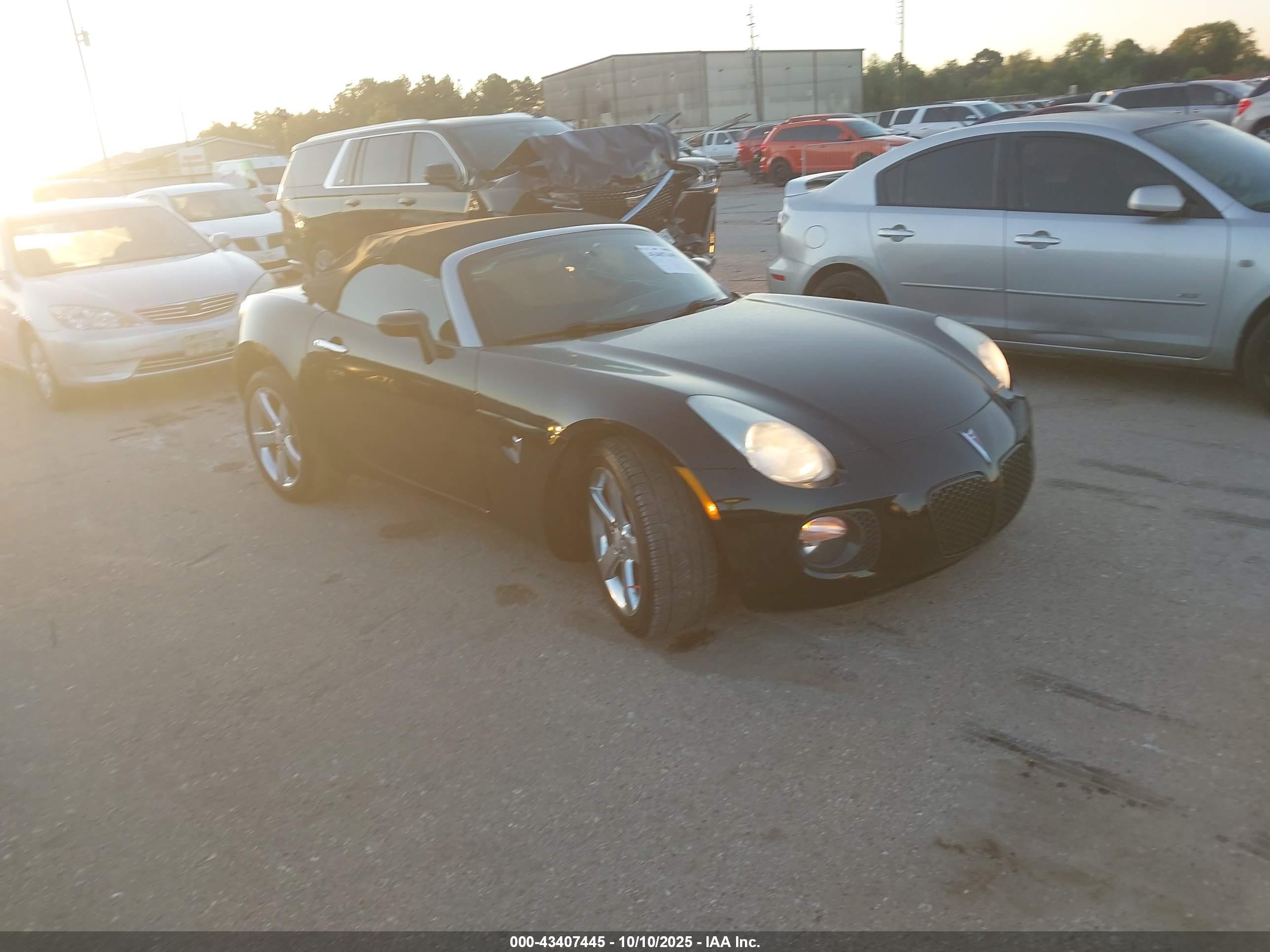 2007 Pontiac Solstice GXP, VIN 1G2MG35X57Y138850 — Side