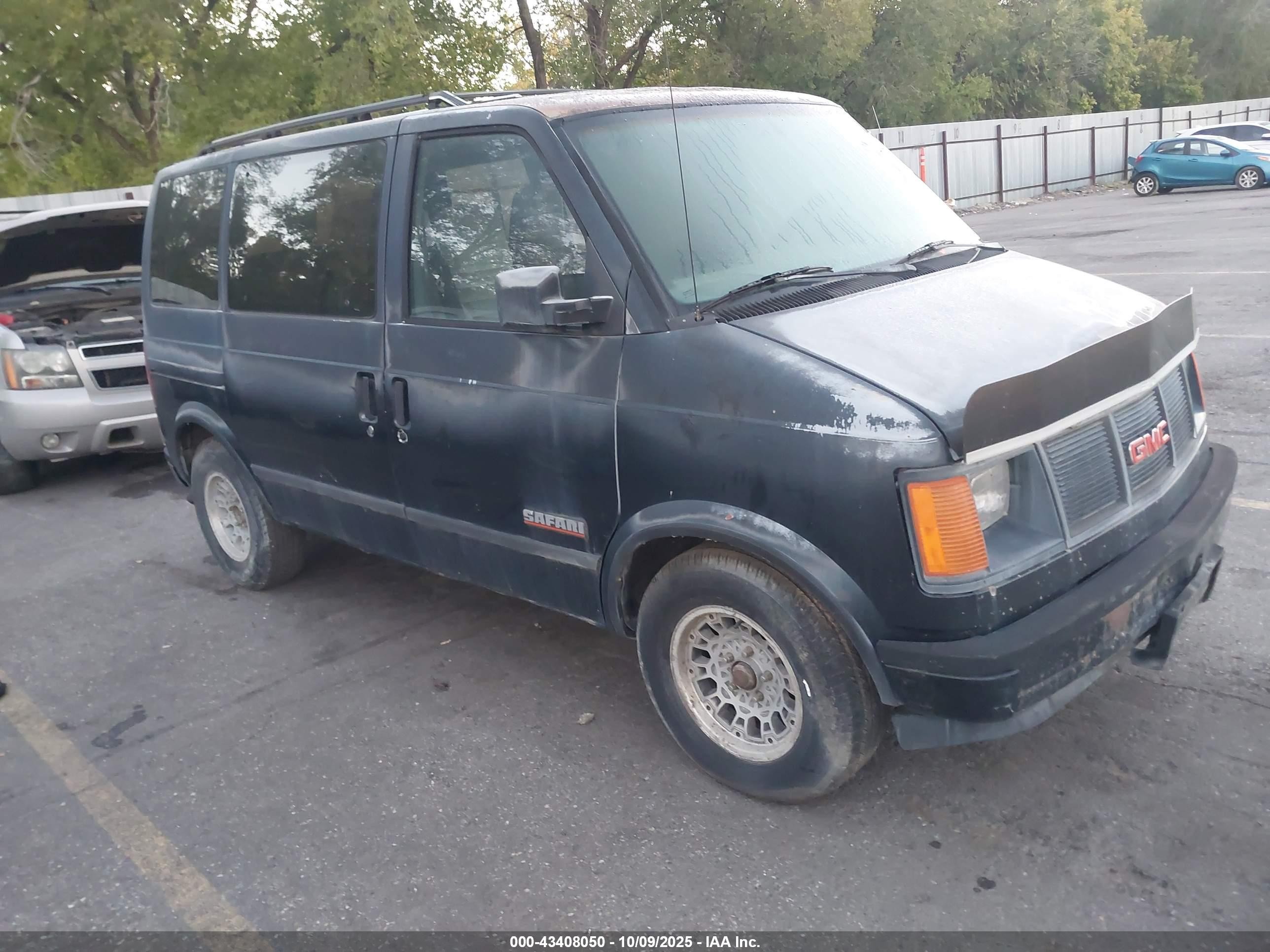 1988 GMC Safari, VIN 1GKDM15Z7JB521116 — По всему кузову