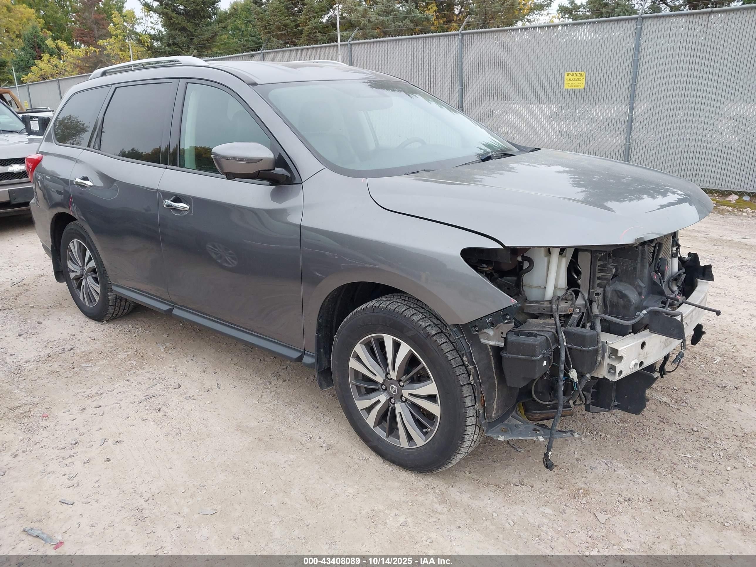 2017 Nissan Pathfinder SV, VIN 5N1DR2MM0HC689026 — Фото с аукциона