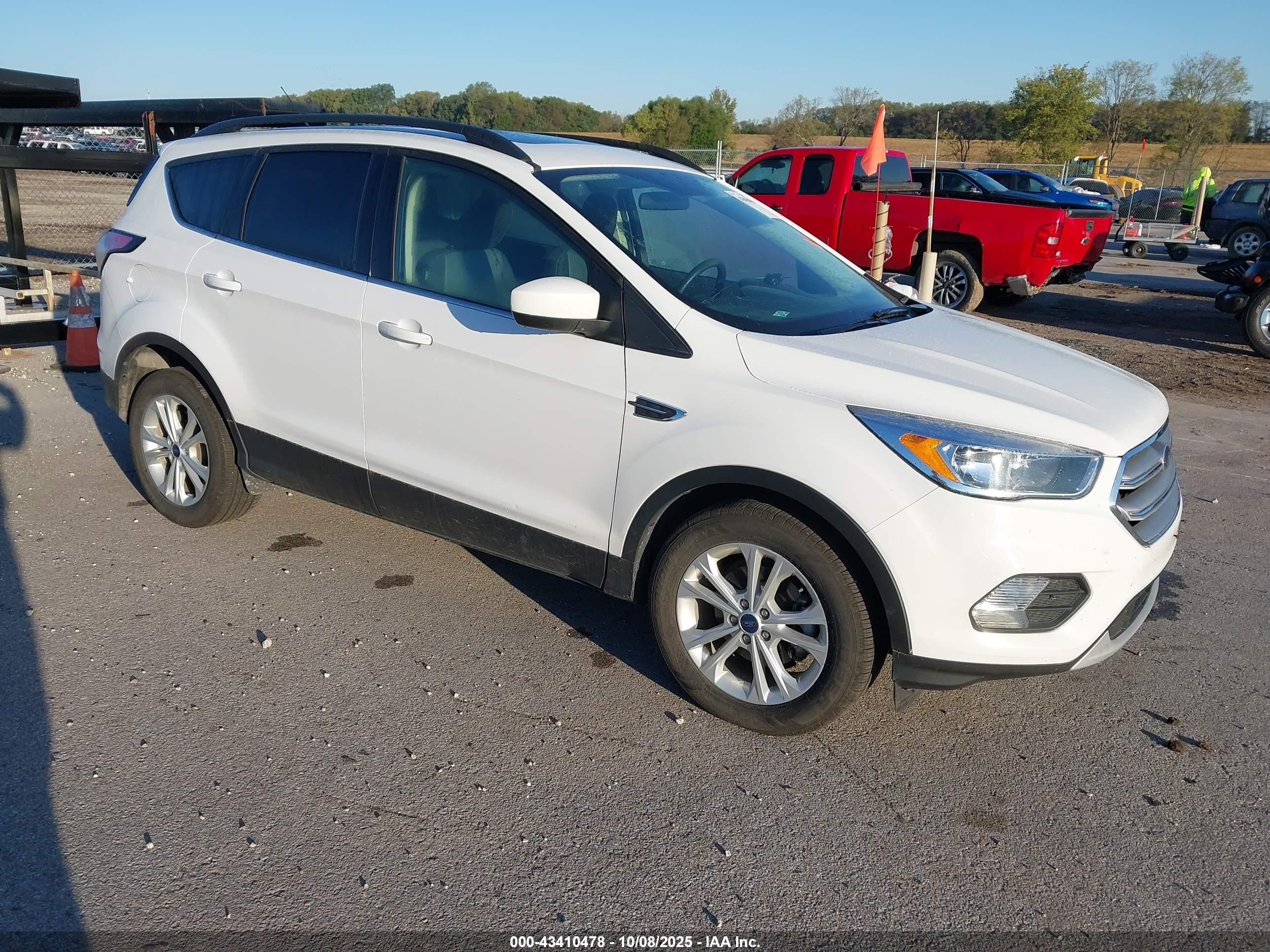 2018 Ford Escape SE, VIN 1FMCU0GD8JUB61762 — Side