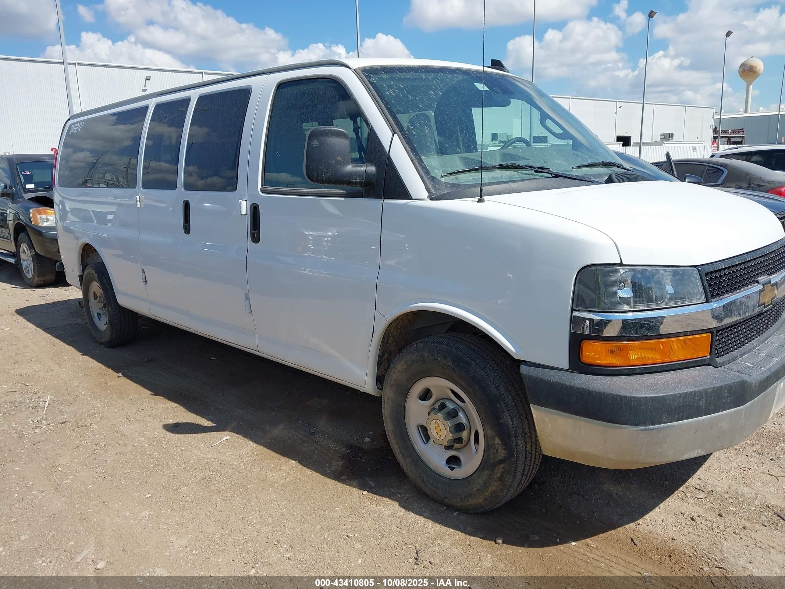 2025 Chevrolet Express Passenger LT, VIN 1GAZGPF75S1106367 — Rear end