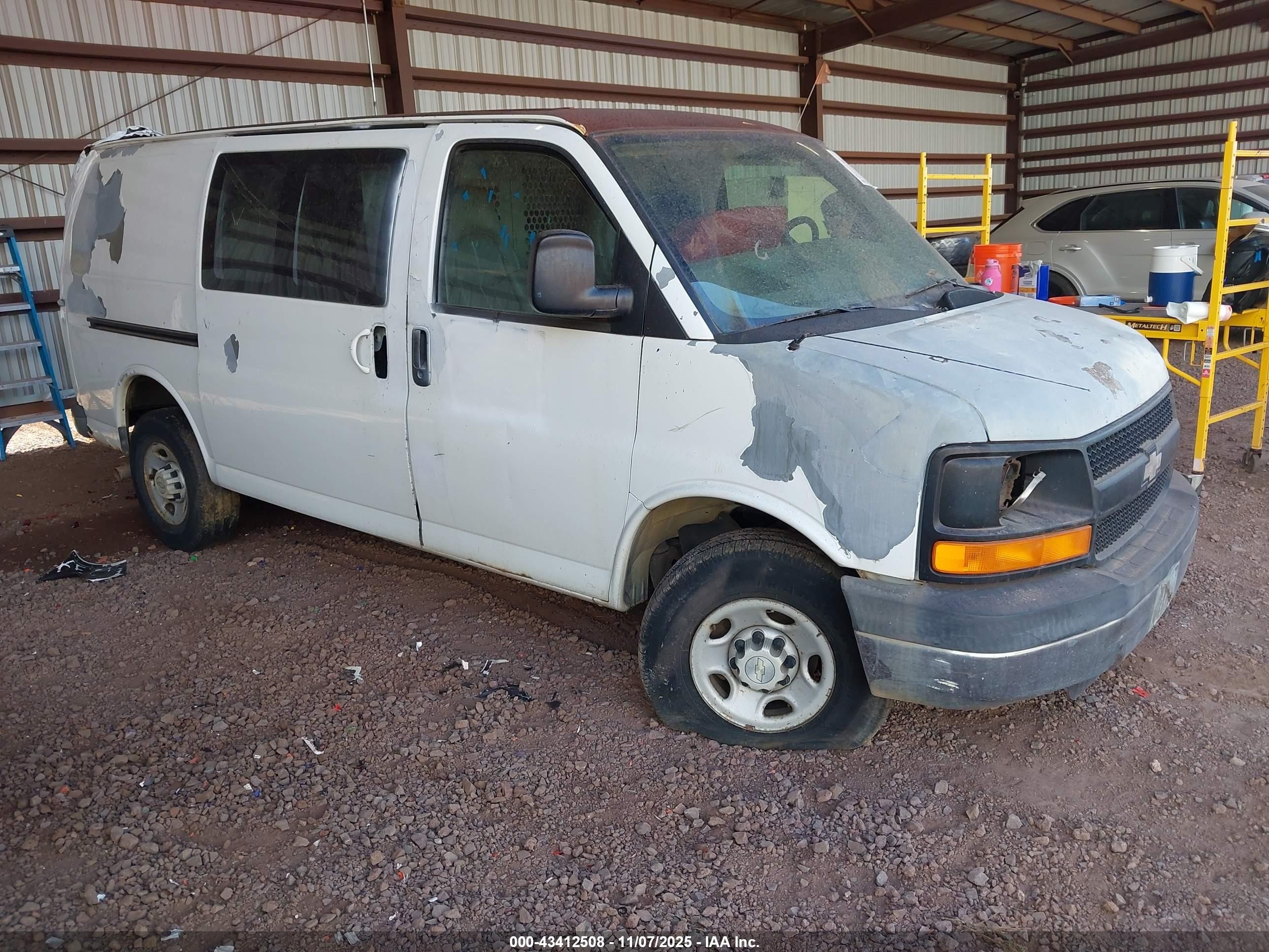 2007 Chevrolet Express Cargo, VIN 1GCHG35U471234870 — Зад