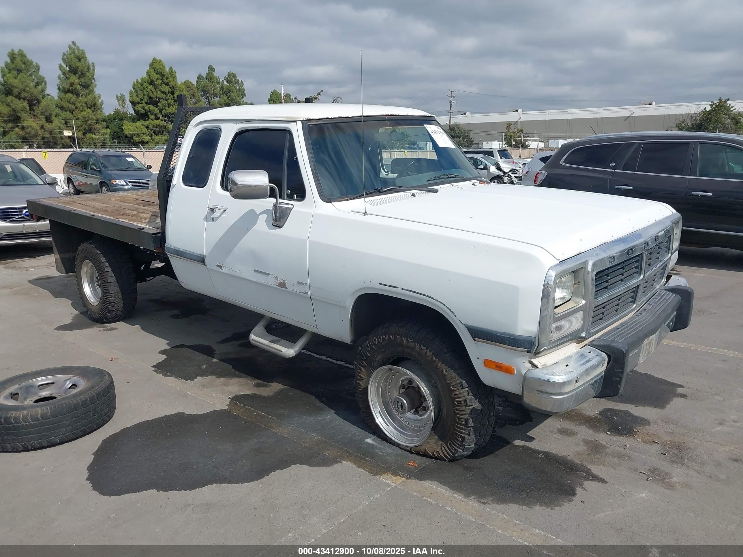 1992 Dodge D/W 250, VIN 3B7KM23C0NM544923 — Бок