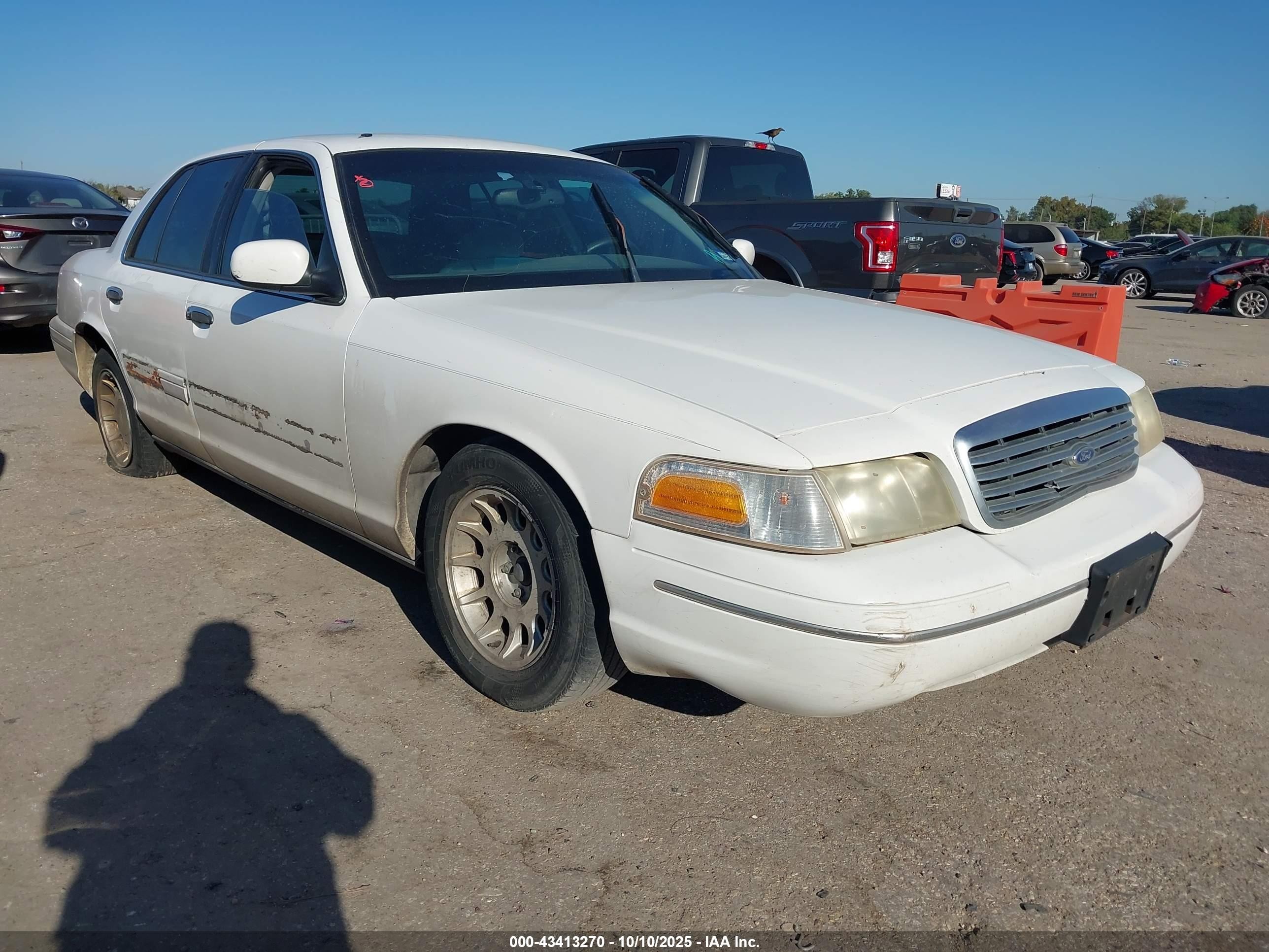 1998 Ford Crown Victoria LX, VIN 2FAFP74W7WX117975 — All over