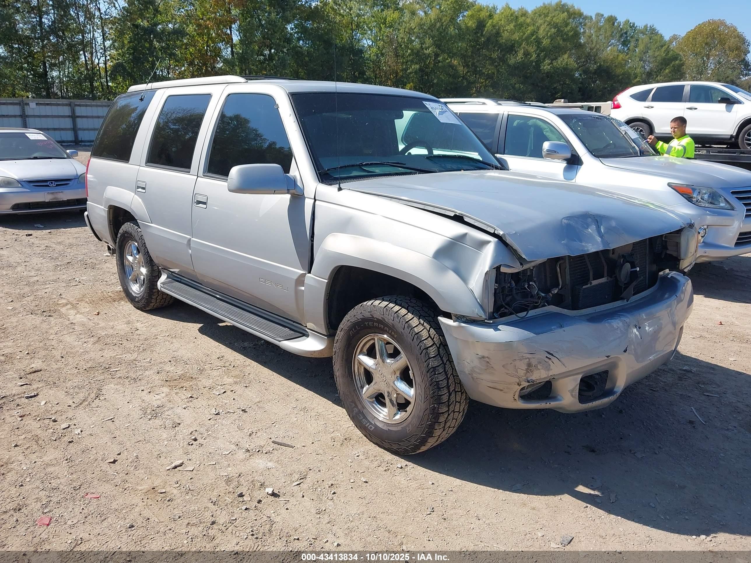 2000 GMC Denali, VIN 1GKEK63R7YR218221 — Перед