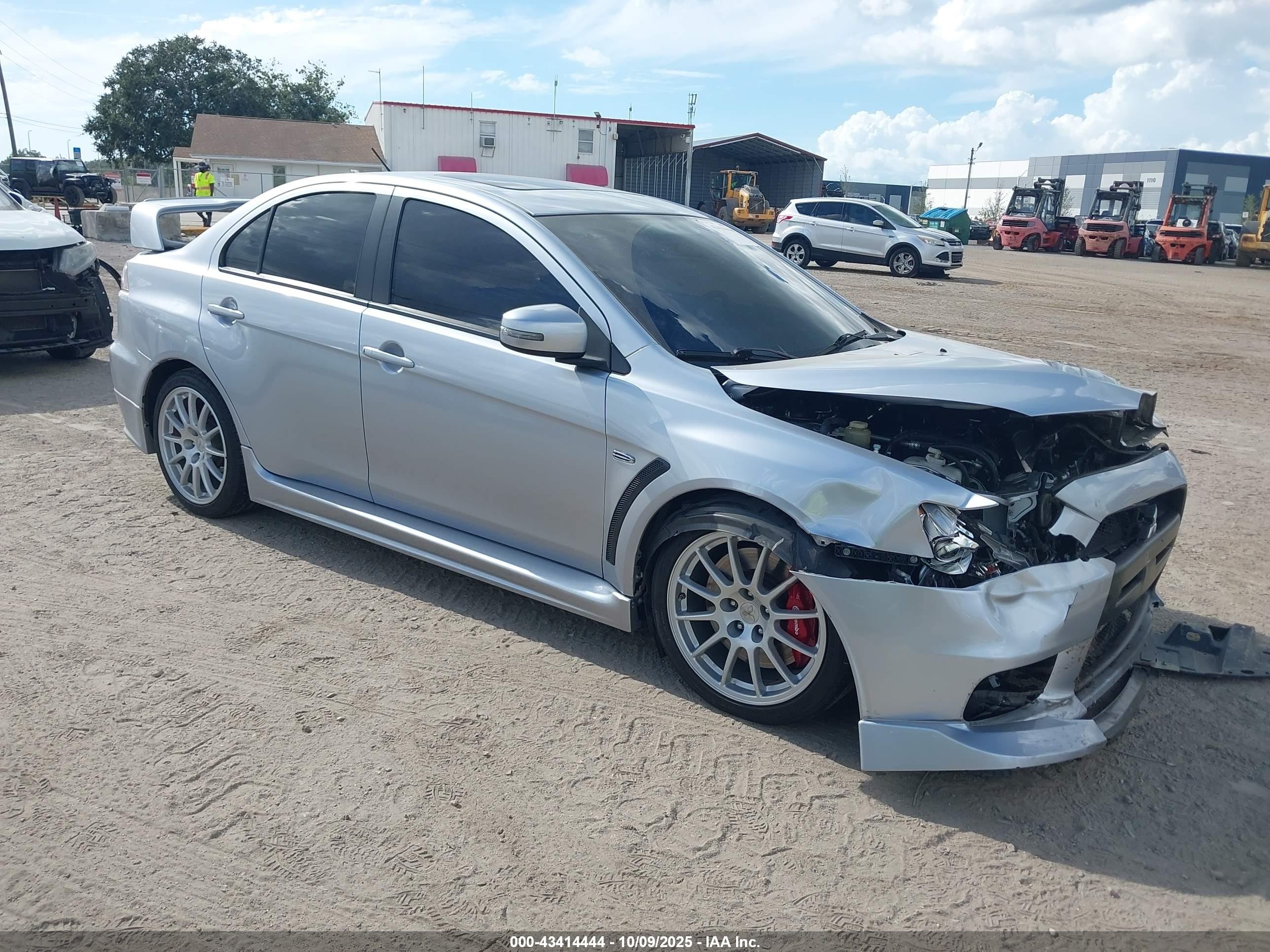 2015 Mitsubishi Lancer Evolution GSR, VIN JA32W8FV0FU006891 — Front end