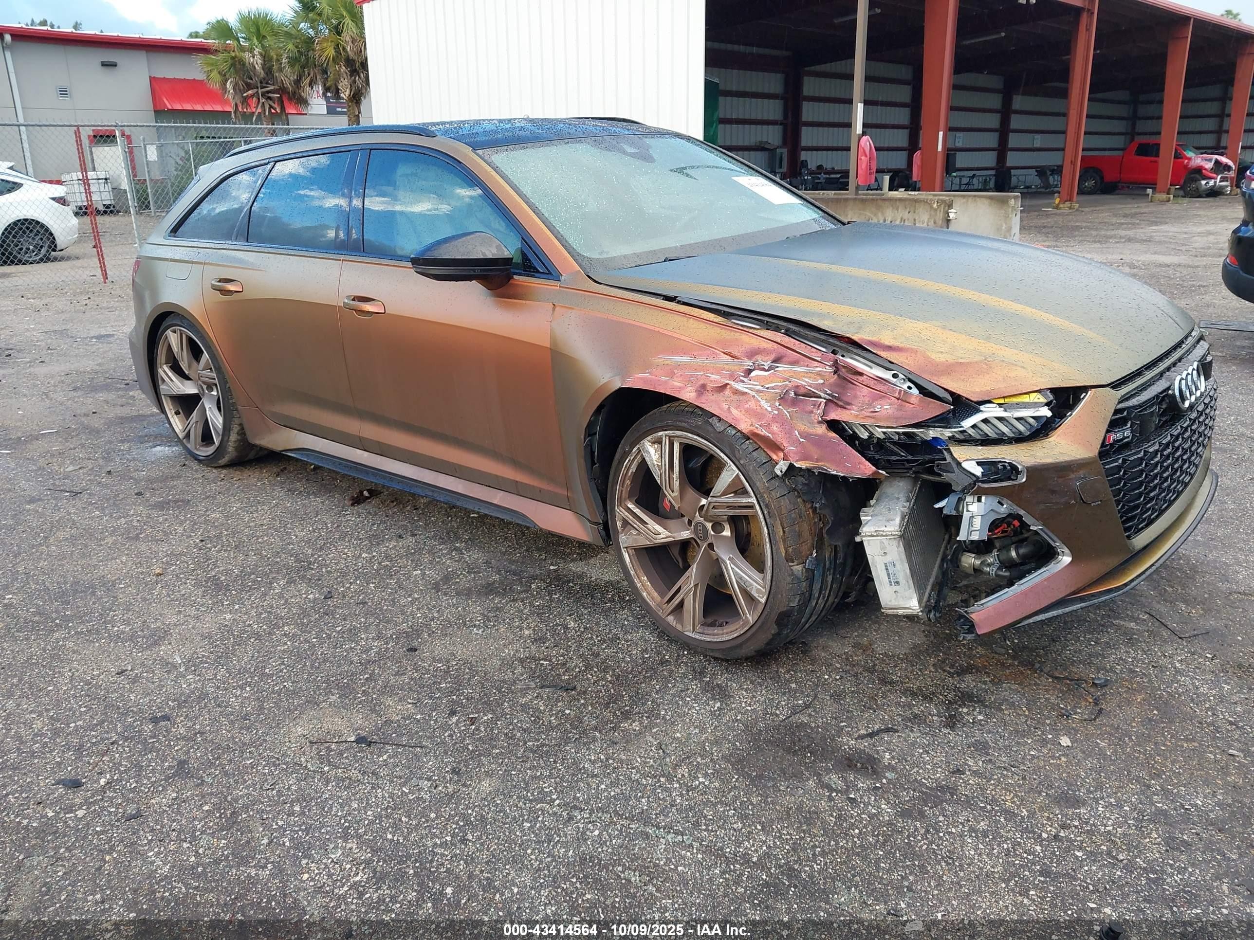 2021 Audi RS 6, VIN WUA1CBF25MN909489 — Front end