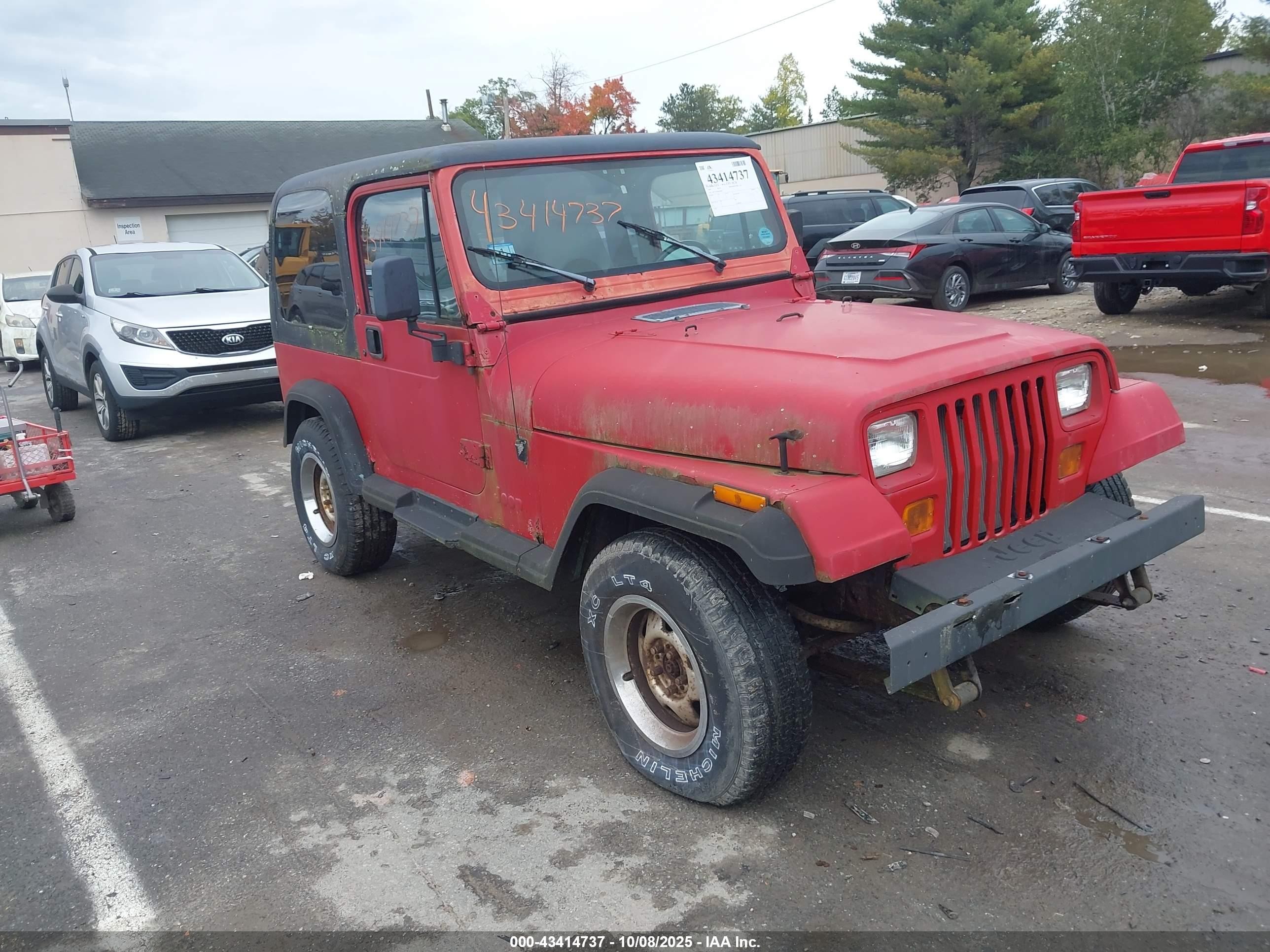 1993 Jeep Wrangler, VIN 1J4FY29S0PP236663 — Front end