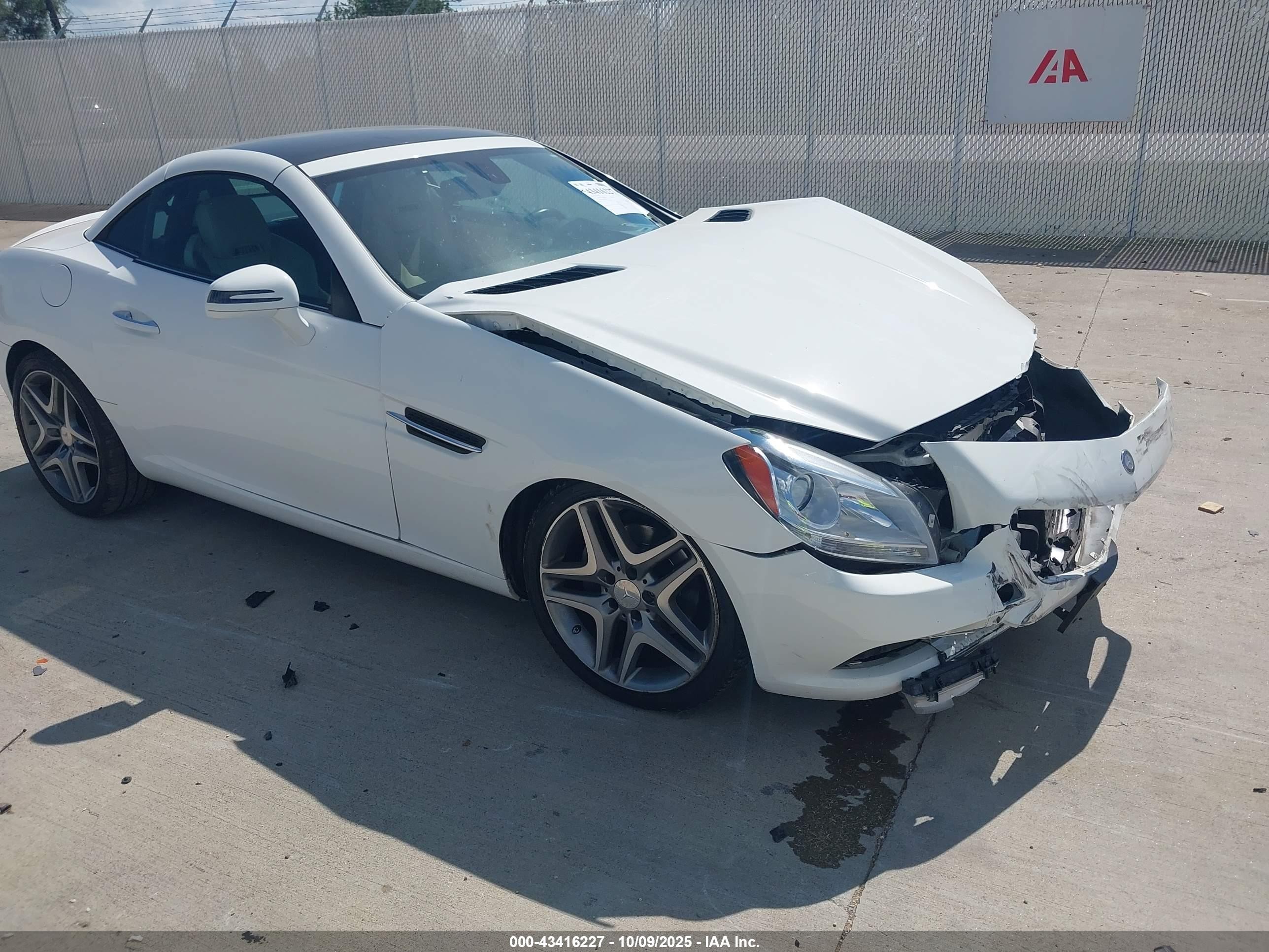 2015 Mercedes-Benz SLK 250, VIN WDDPK4HA6FF097441 — Auction photo