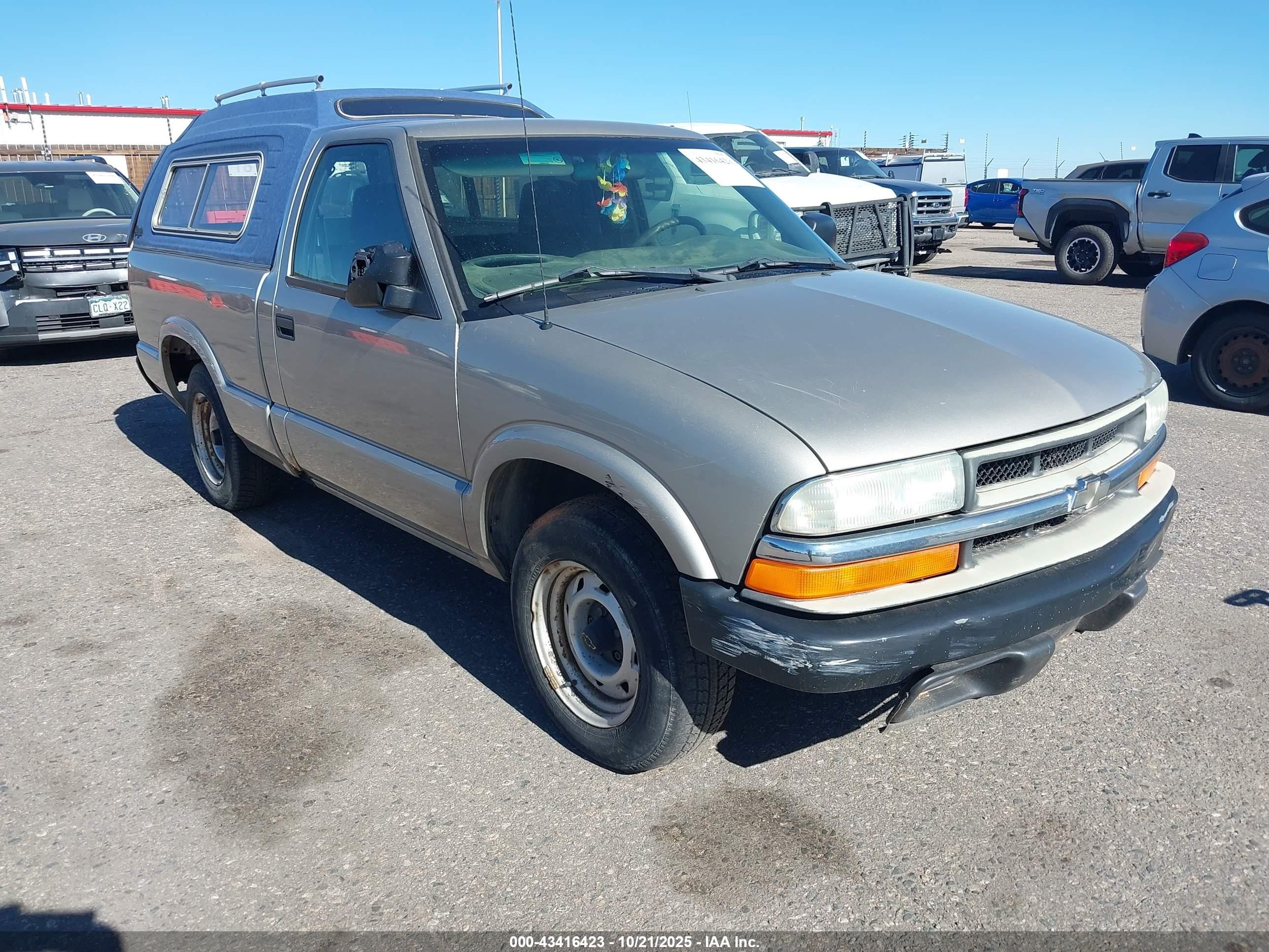 2003 Chevrolet S-10, VIN 1GCCS14H738110062 — Front end