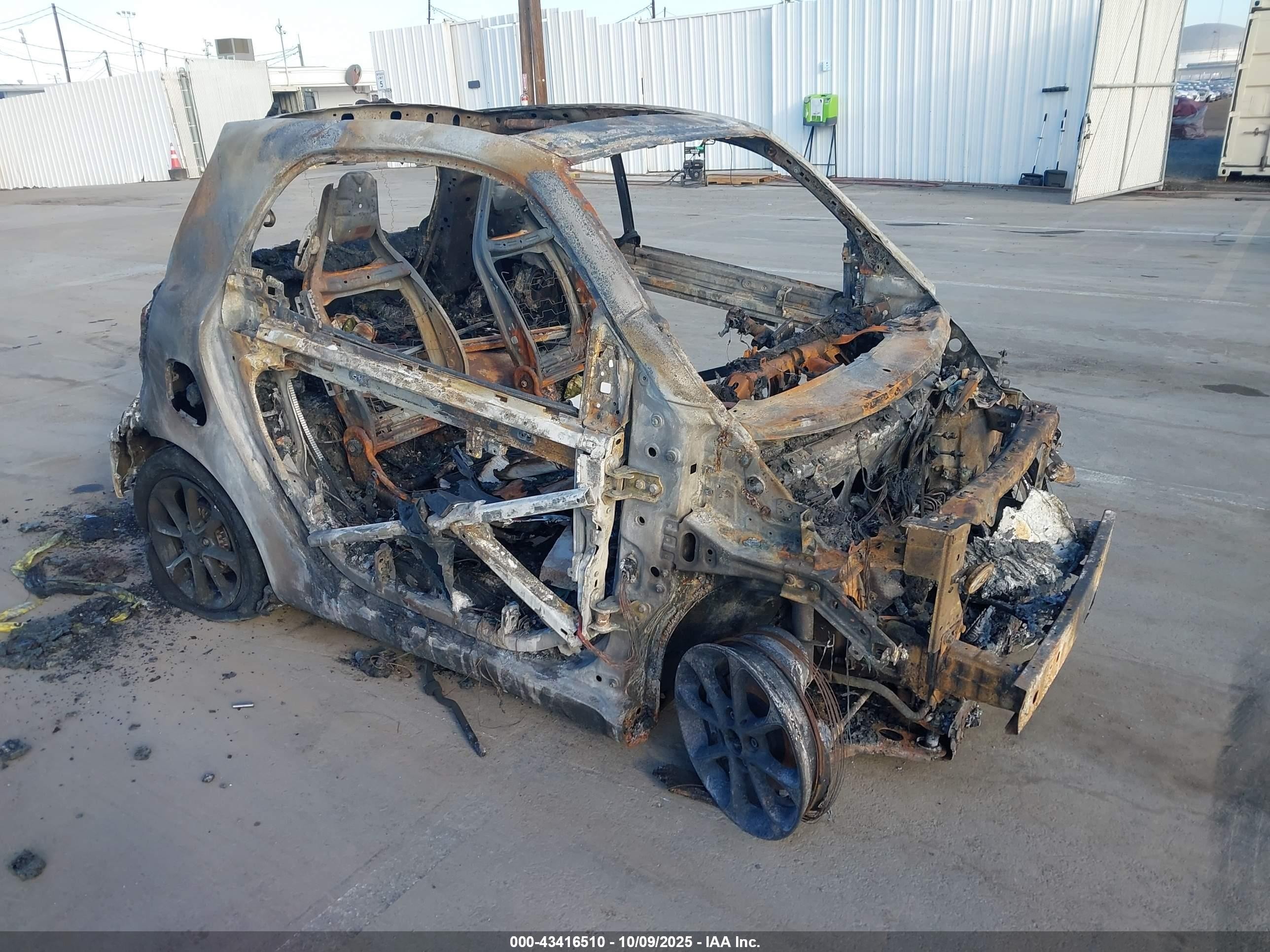 2016 Smart fortwo Passion, VIN WMEFJ5DA4GK070396 — Пожар