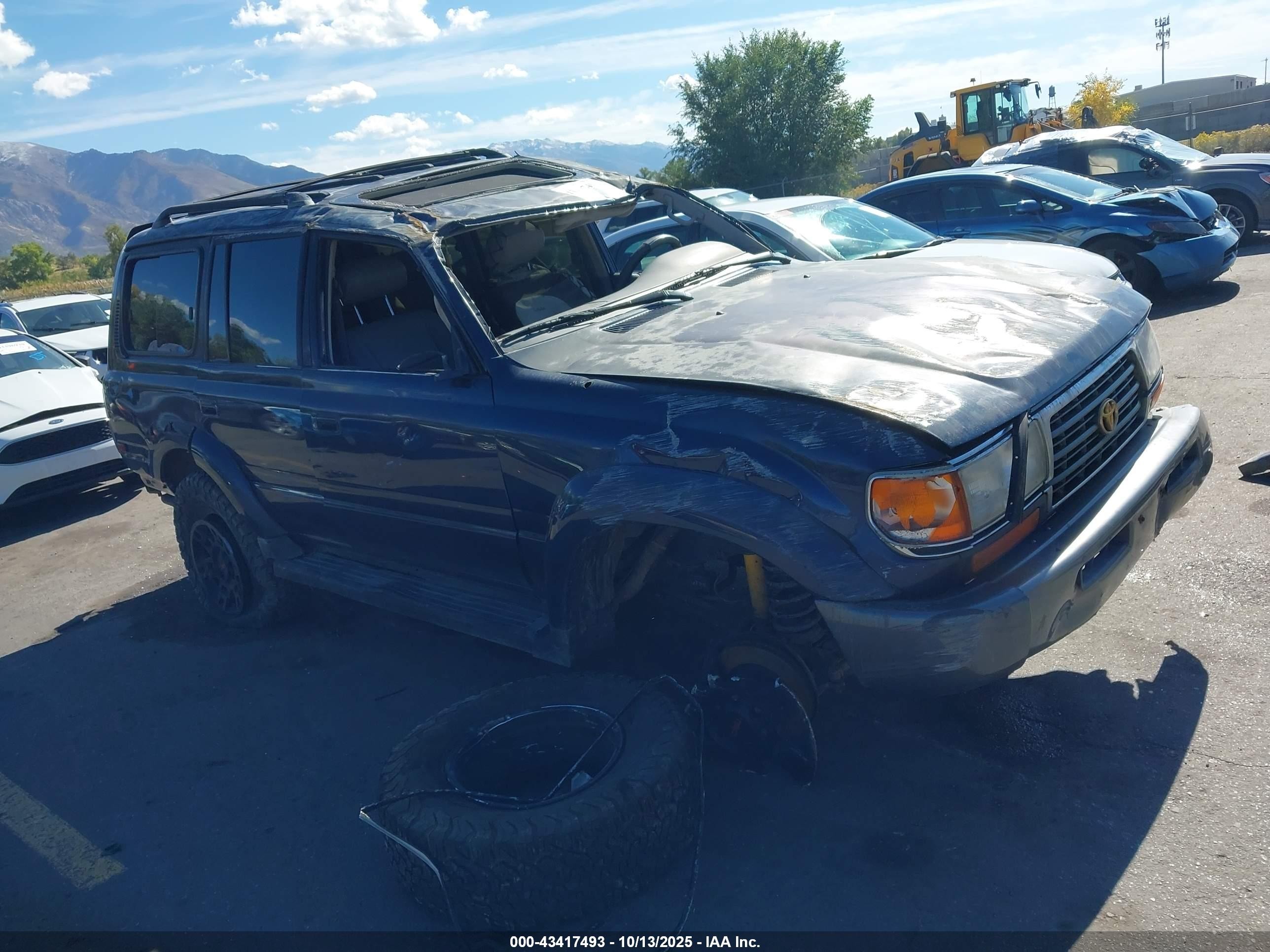 1995 Toyota Land Cruiser, VIN JT3DJ81W7S0098869 — Front end
