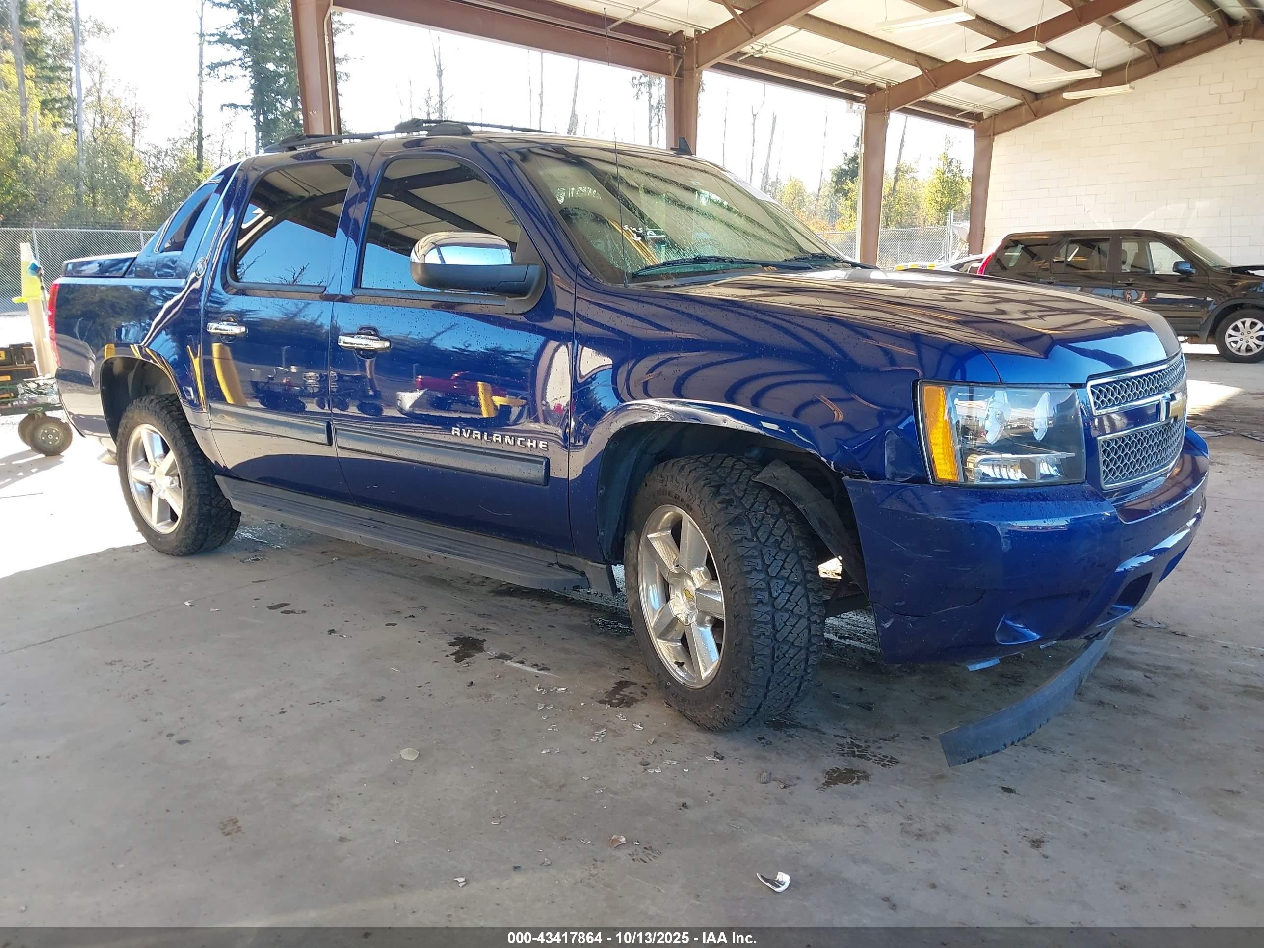 2013 Chevrolet Avalanche LT, VIN 3GNMCFE06DG113805 — Front end