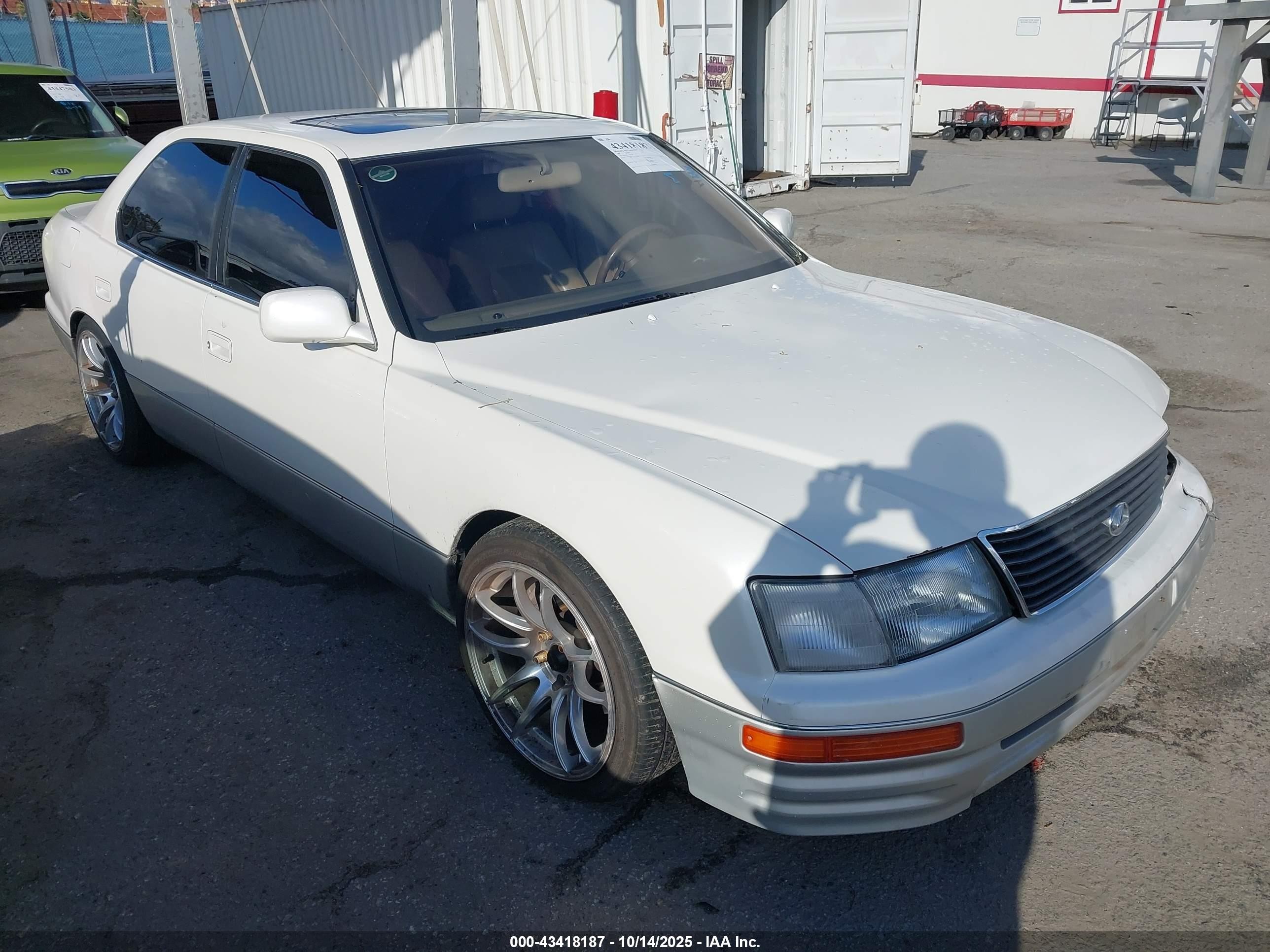 1995 Lexus LS 400, VIN JT8UF22E6S0009260 — Front end