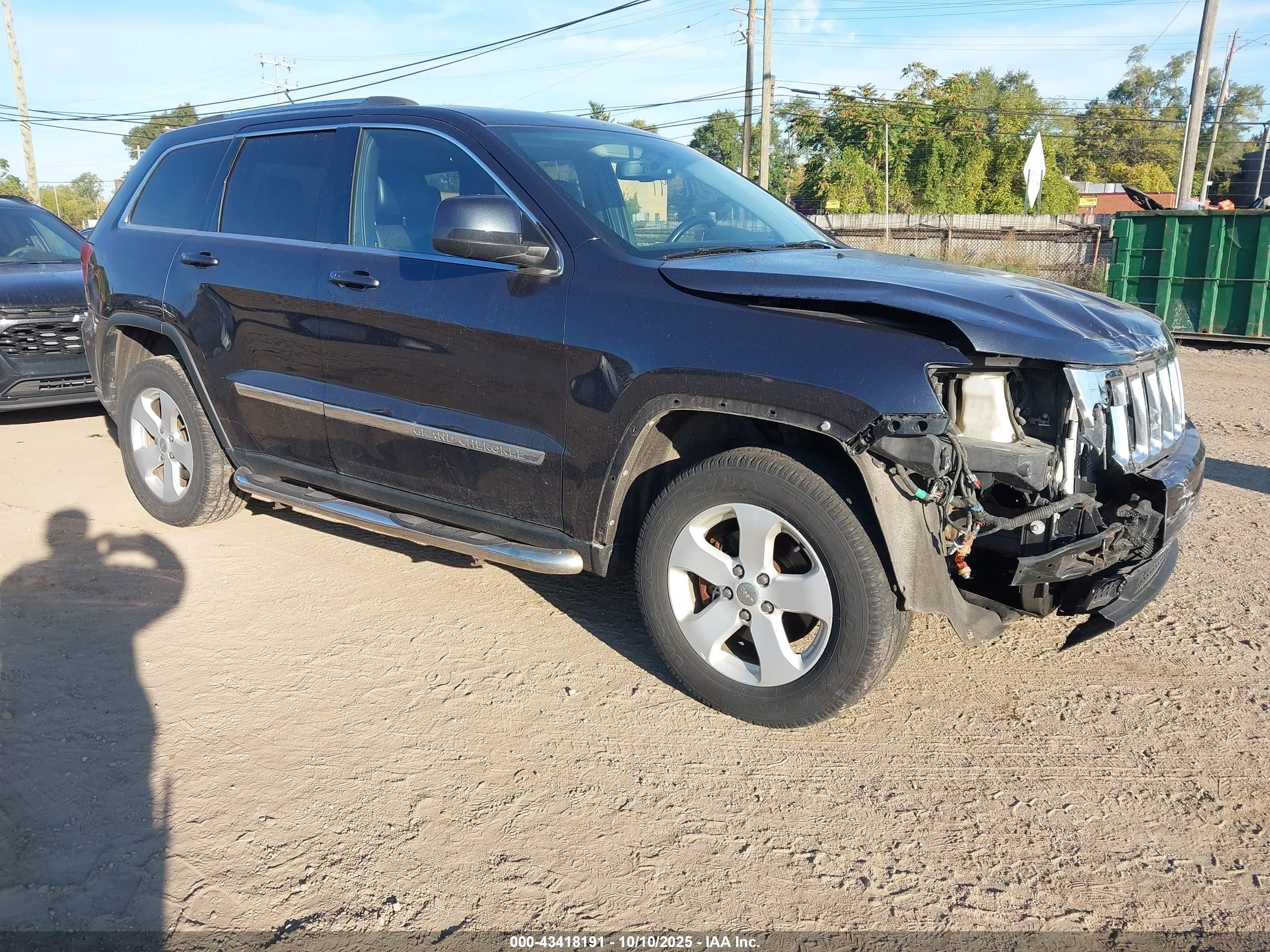 2013 Jeep Grand Cherokee Laredo Trailhawk, VIN 1C4RJFAG8DC654770 — Front end