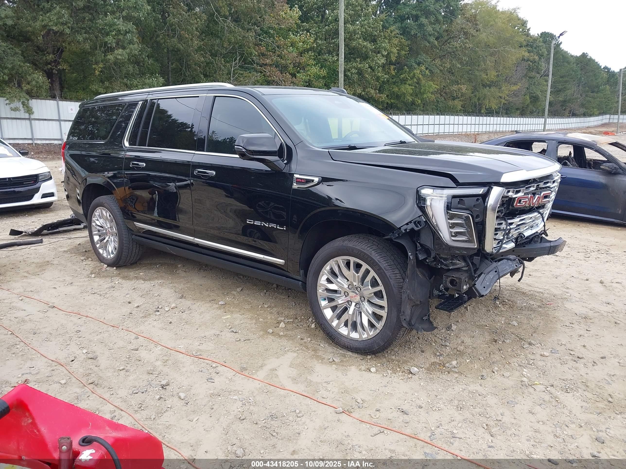 2025 GMC Yukon XL Denali, VIN 1GKS2JRL3SR235968 — Перед