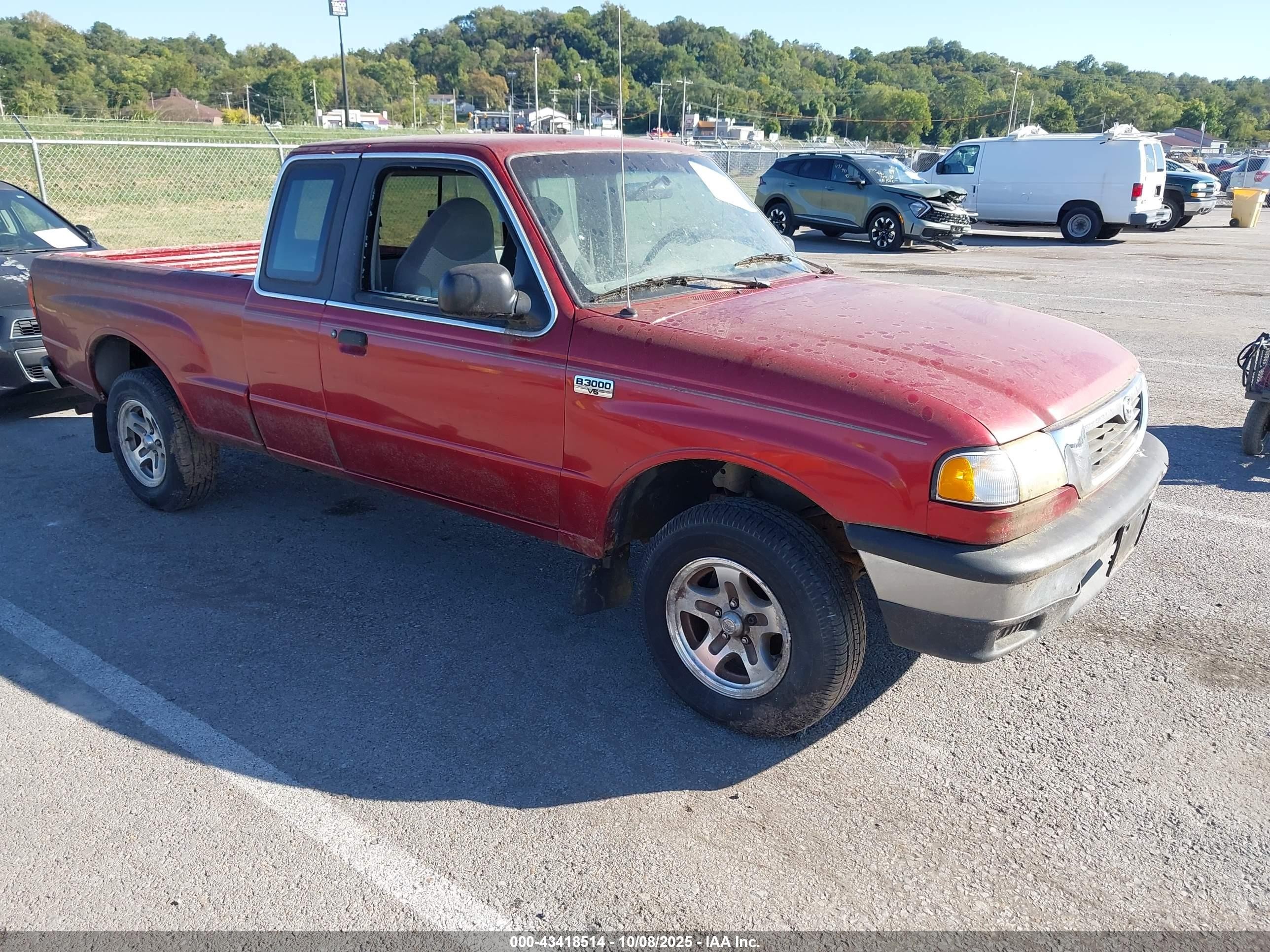 2000 Mazda B-Series SE, VIN 4F4YR16V8YTM26909 — Auction photo