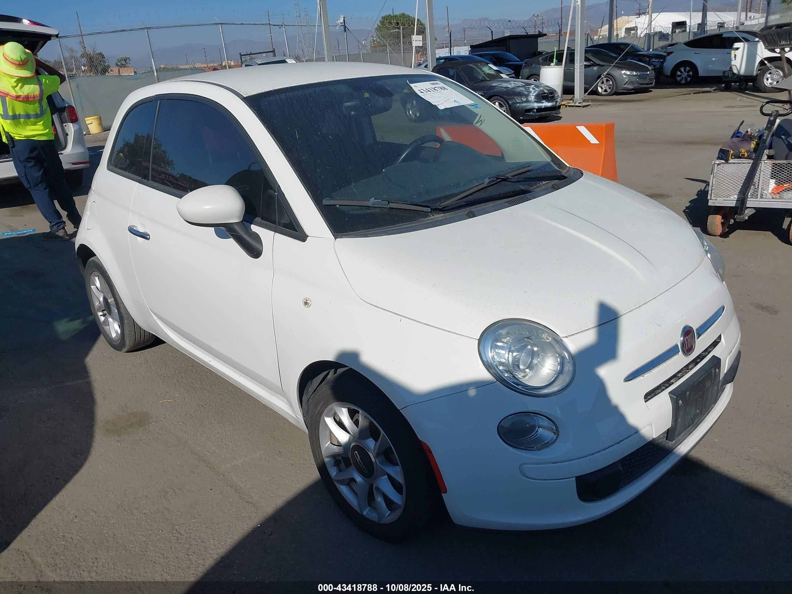 2016 FIAT 500 Easy, VIN 3C3CFFKR6GT174473 — Side