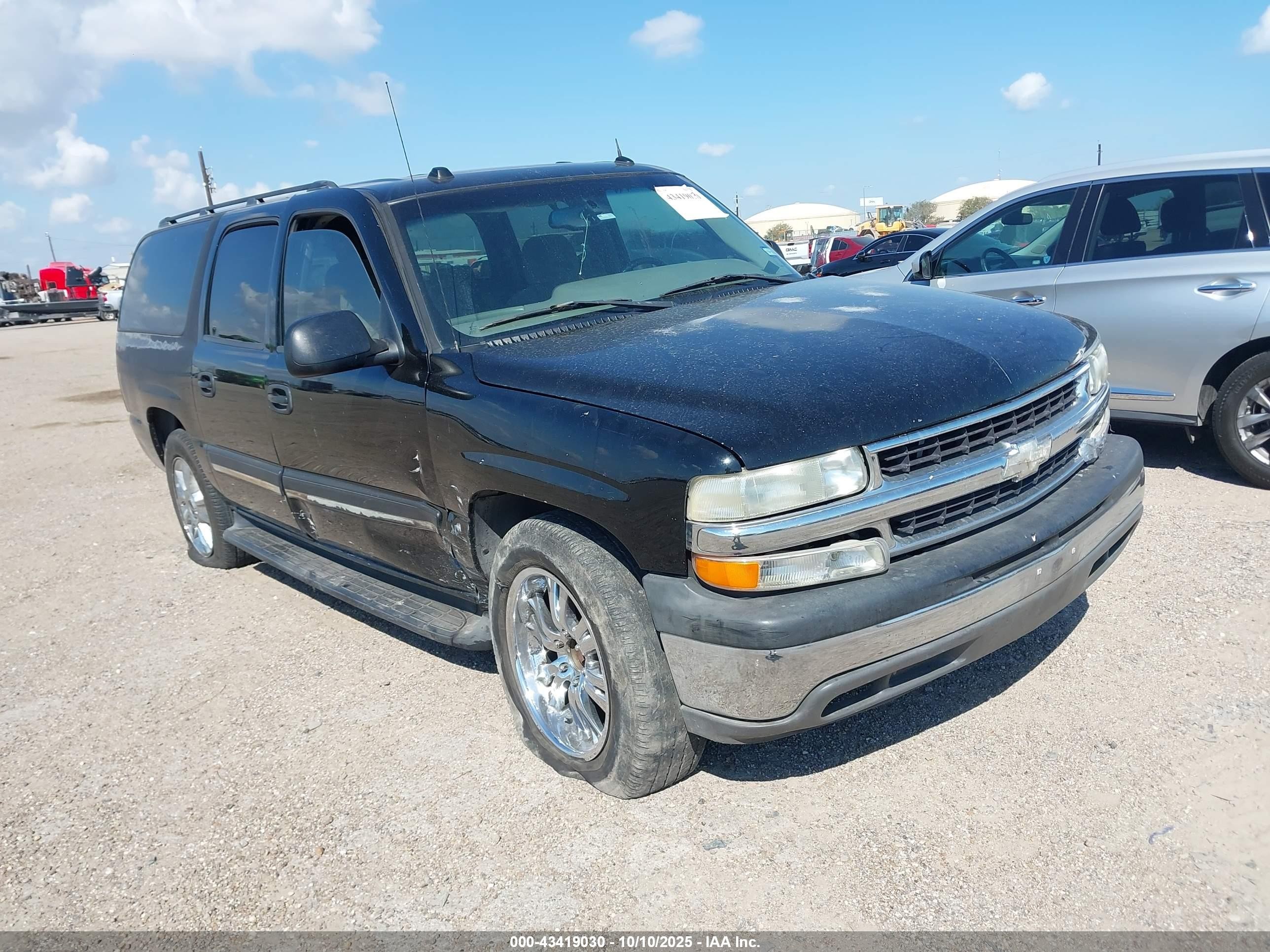 2005 Chevrolet Suburban LT, VIN 3GNEC16ZX5G251160 — Side