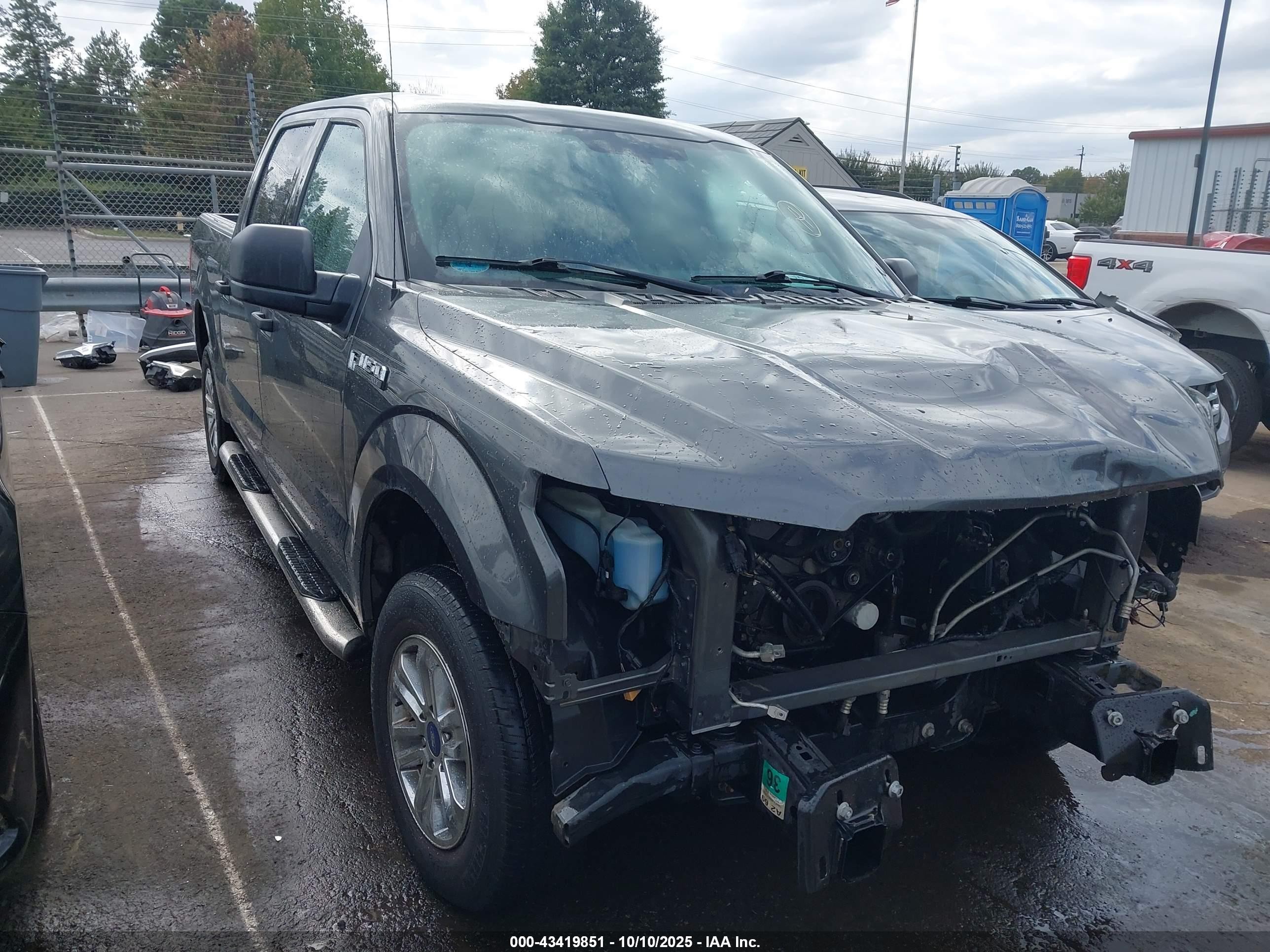 2016 Ford F-150 XLT, VIN 1FTEW1C87GFC45266 — Front end