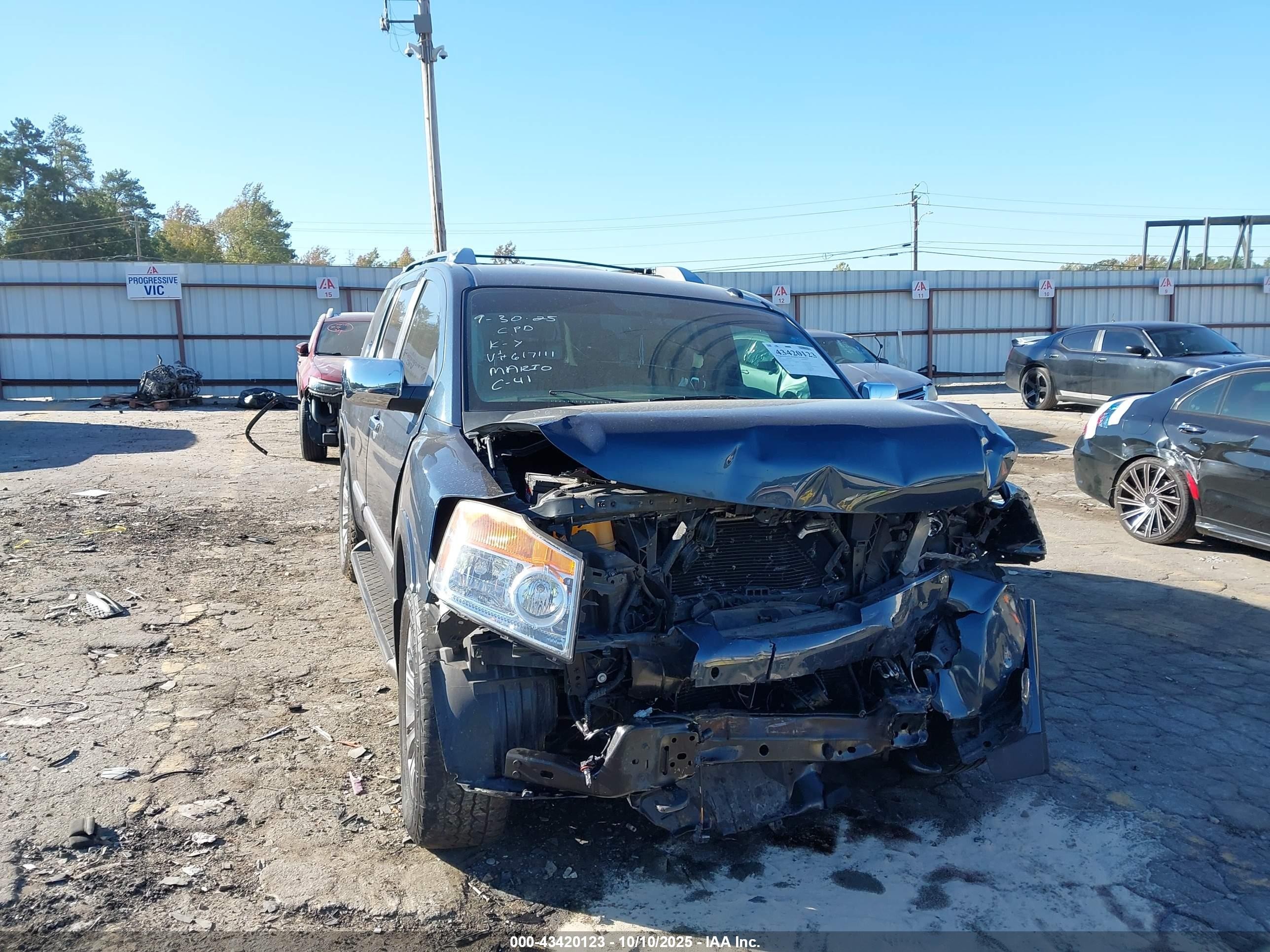 2015 Nissan Armada SV, VIN 5N1BA0ND1FN617111 — Front end