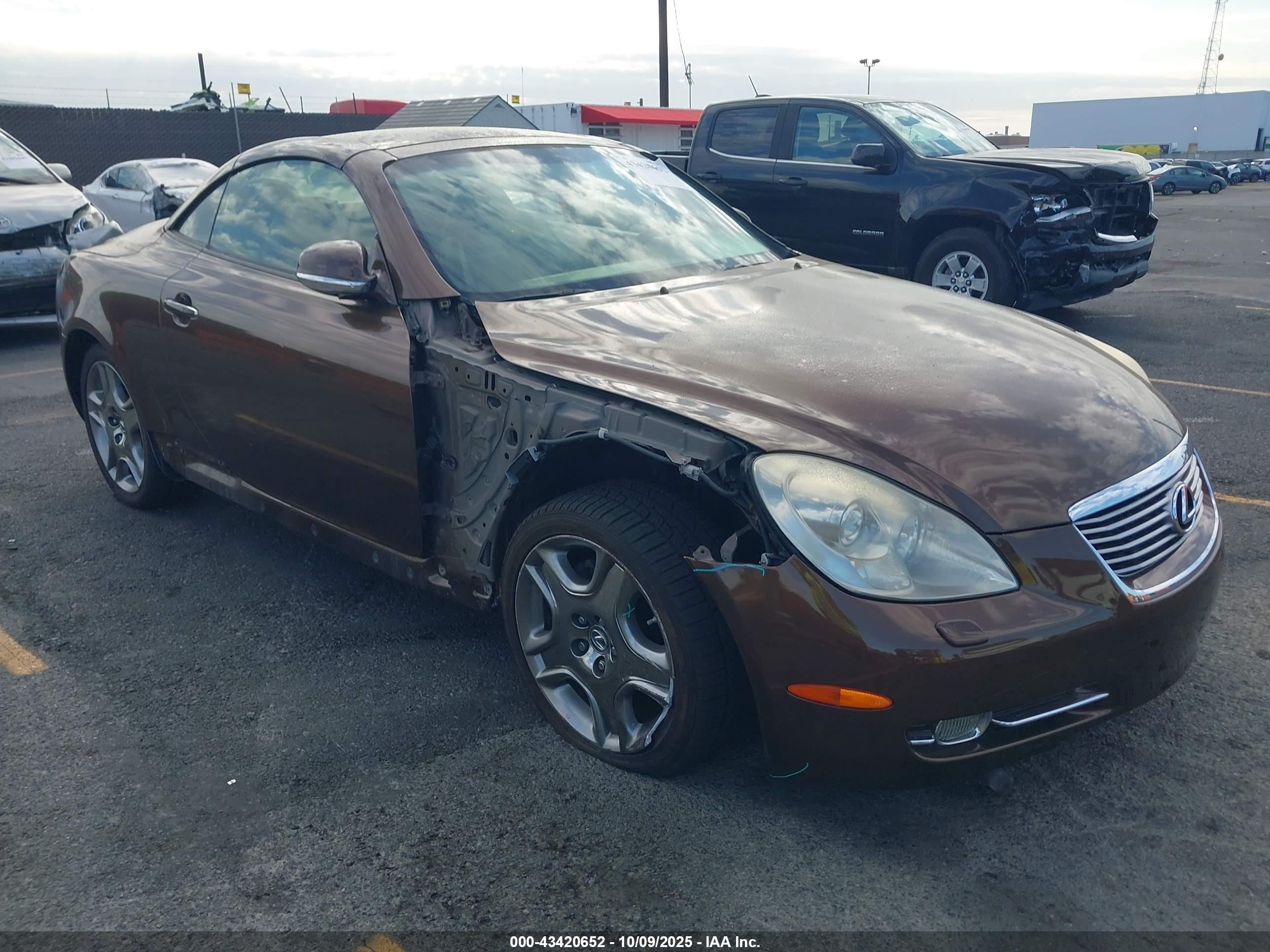 2008 Lexus SC 430, VIN JTHFN45Y589017660 — Front end