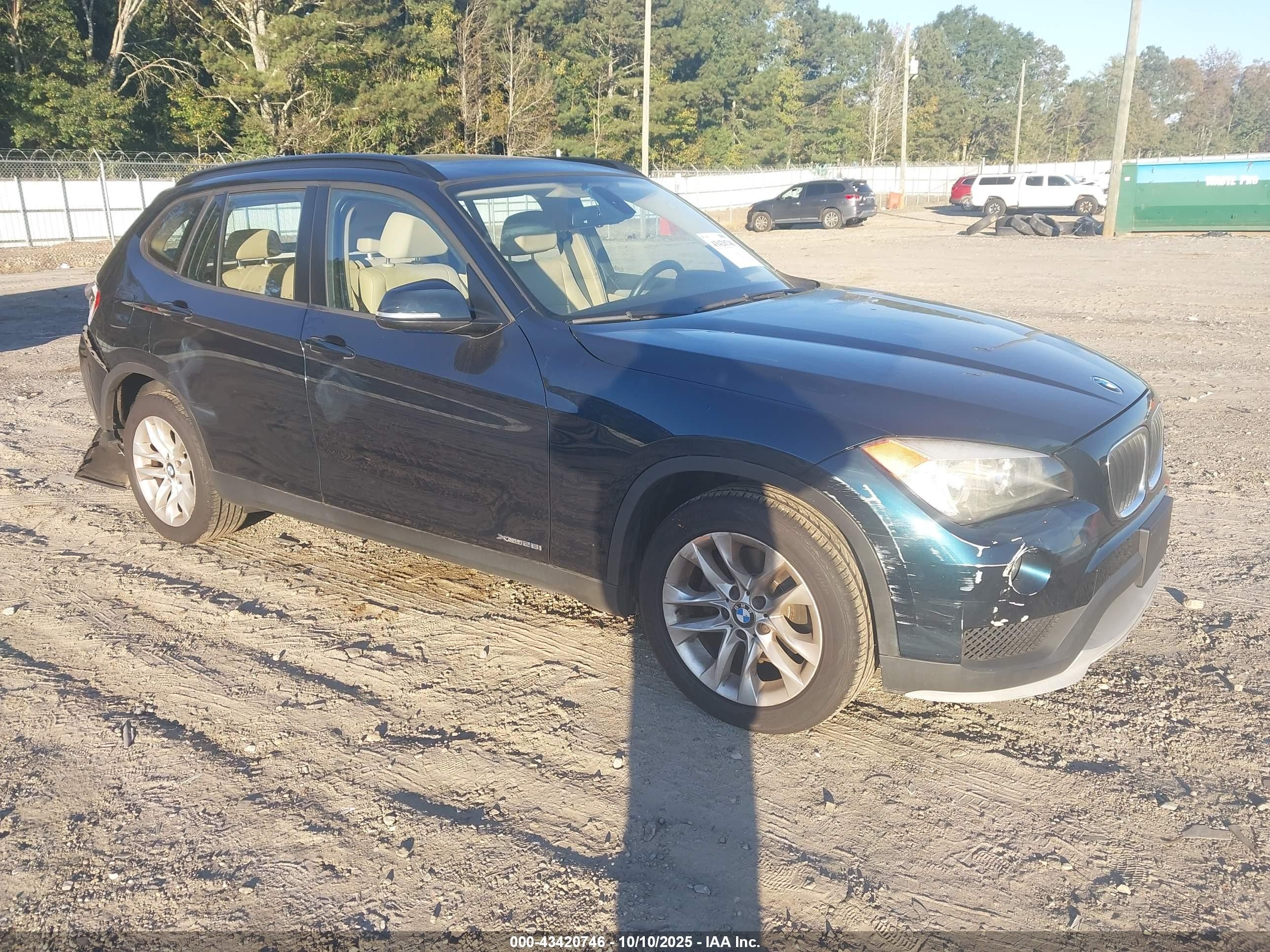2015 BMW X1 xDrive28i, VIN WBAVL1C58FVY29823 — Rear end