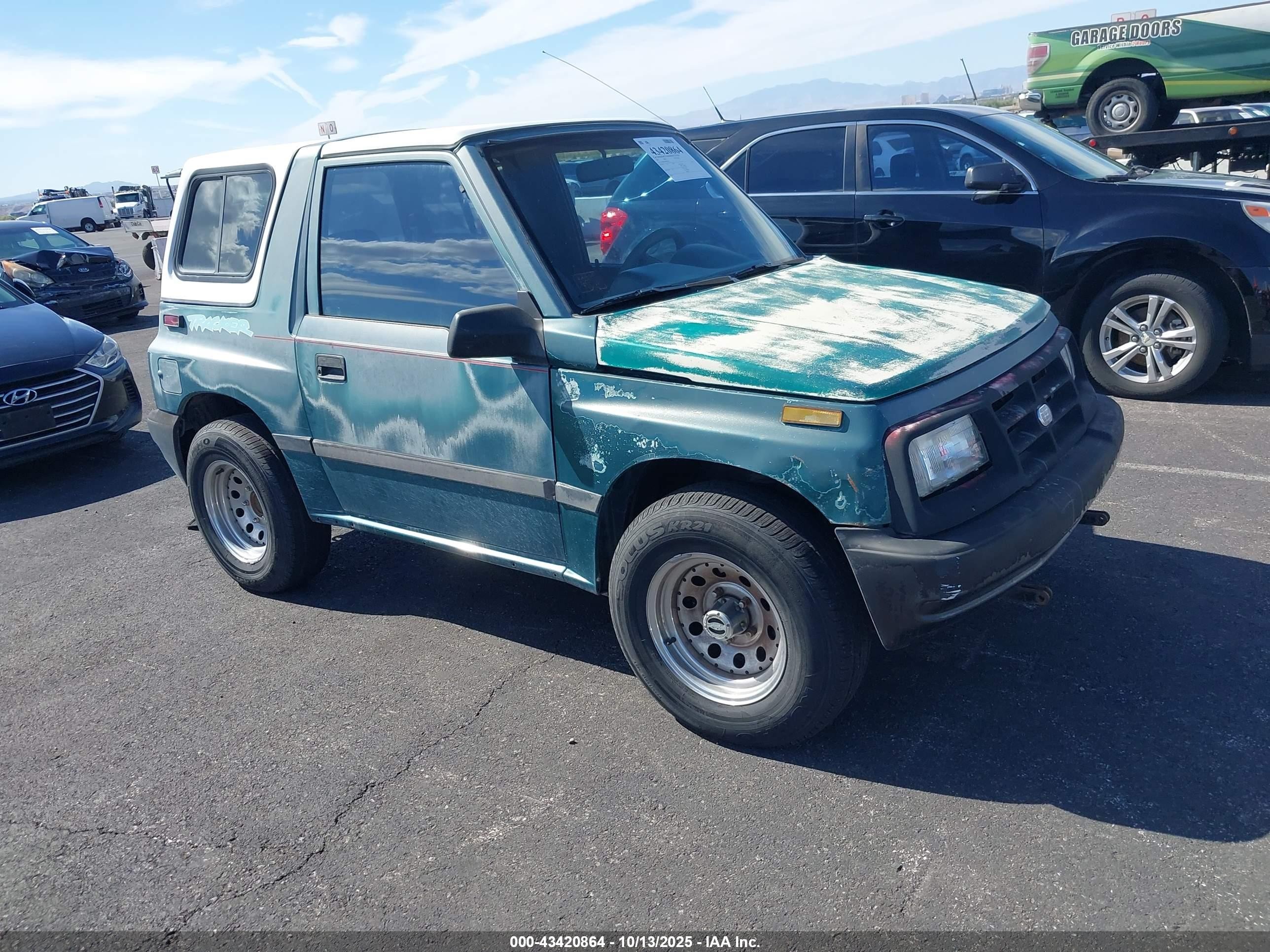 1996 Geo Tracker, VIN 2CNBJ1868T6953728 — Front end