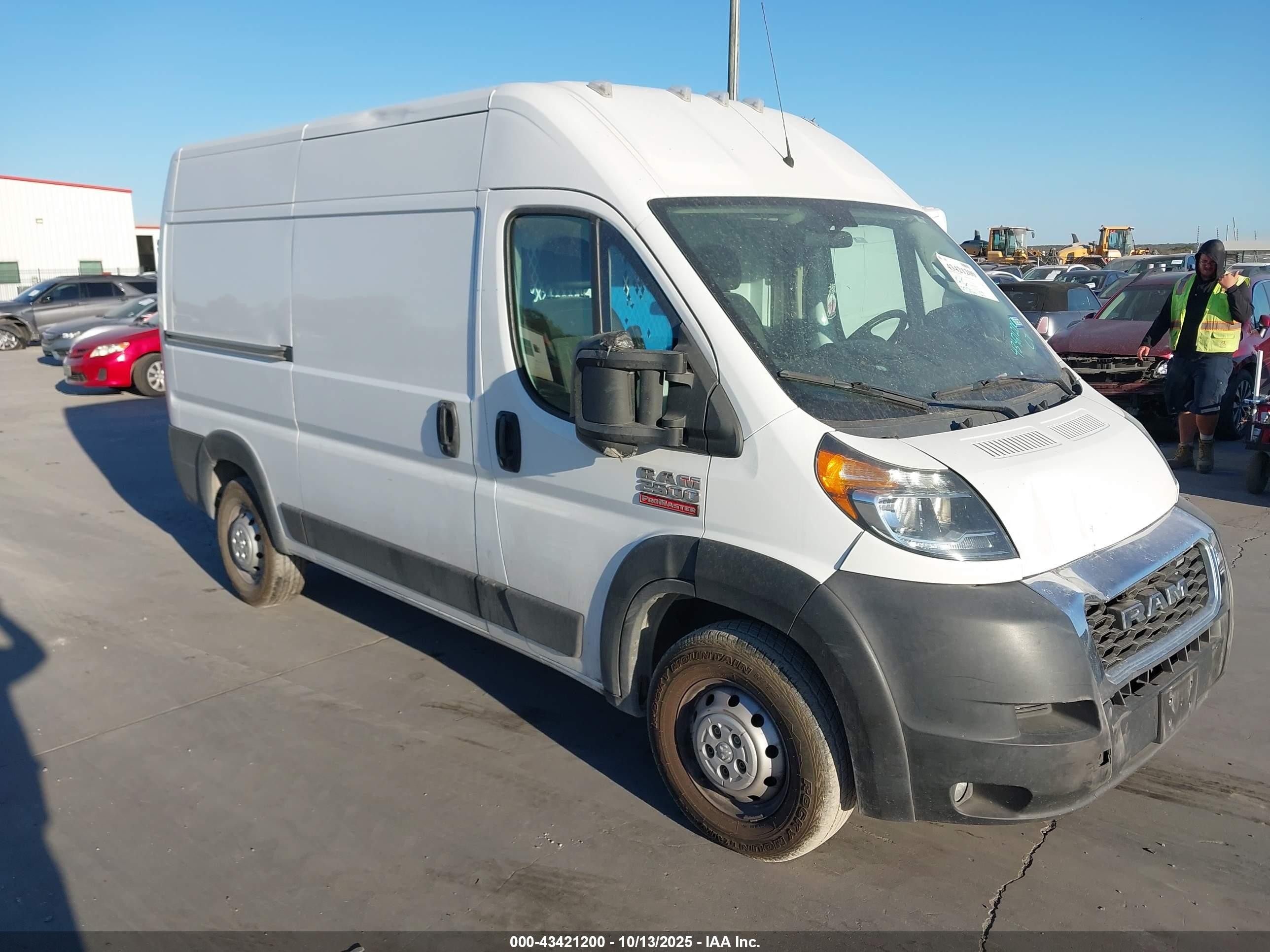 2021 Ram Promaster 2500, VIN 3C6ERVCG9ME505654 — Front end
