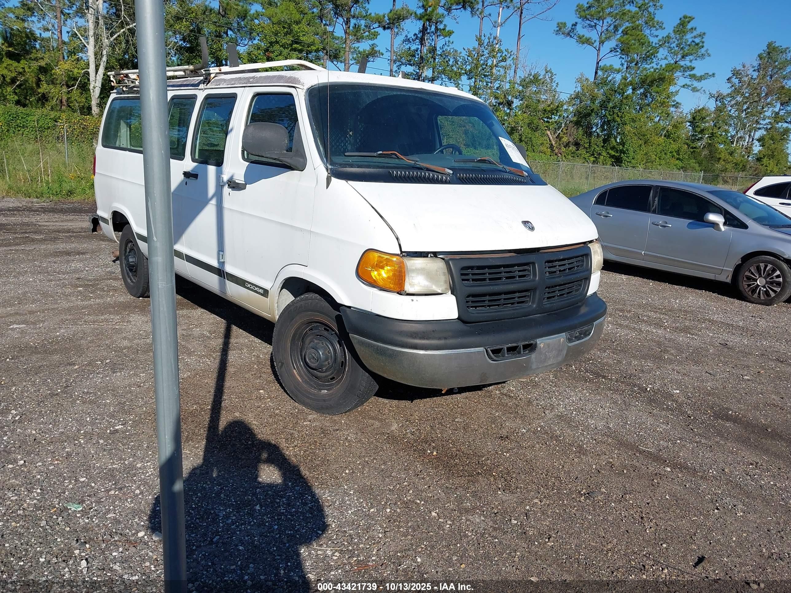 1999 Dodge Cargo, VIN 2B7KB31Z9XK542580 — Front end