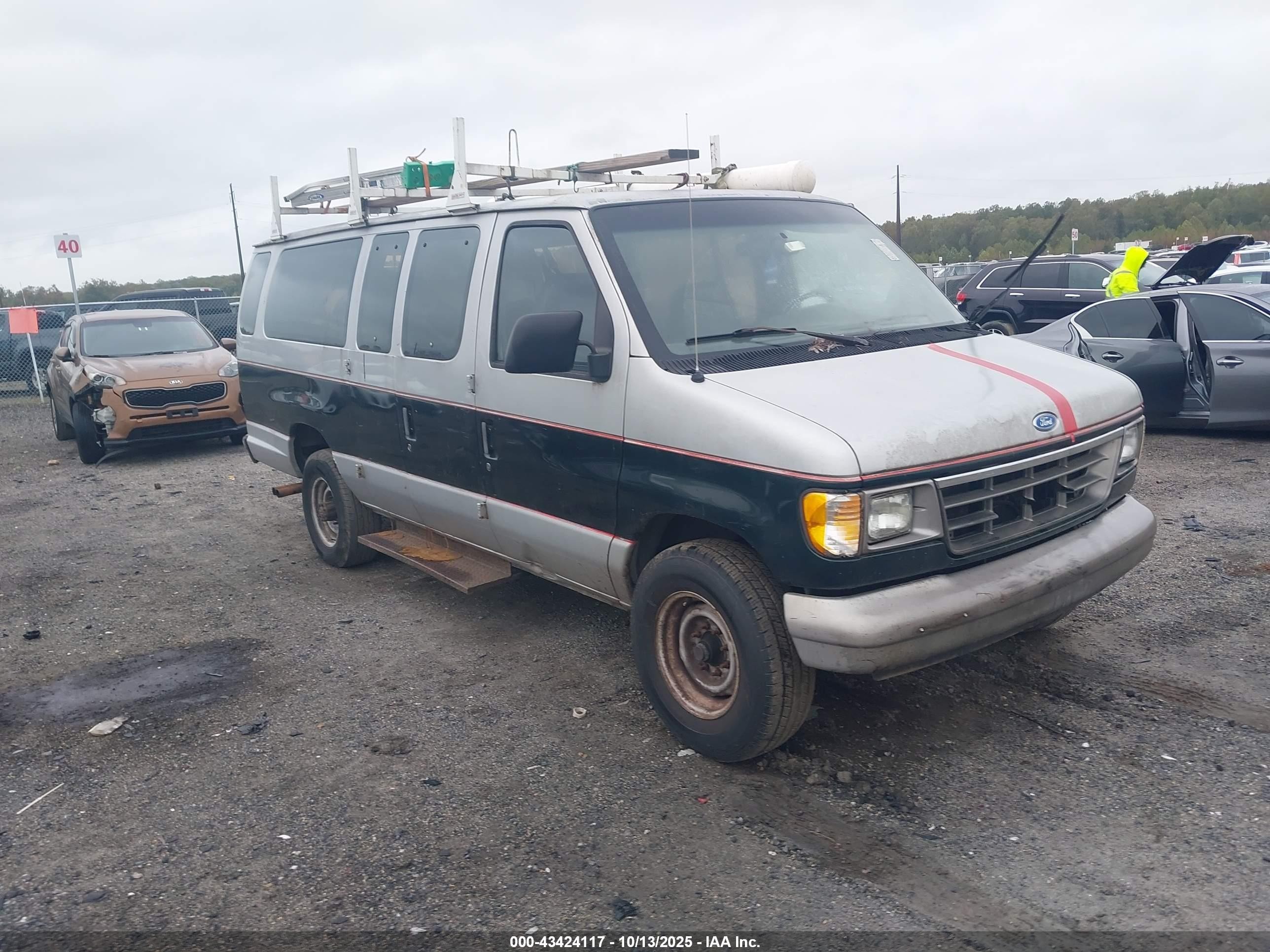 1996 Ford Econoline Wagon XL, VIN 1FBJS31H7THB07478 — Rear end
