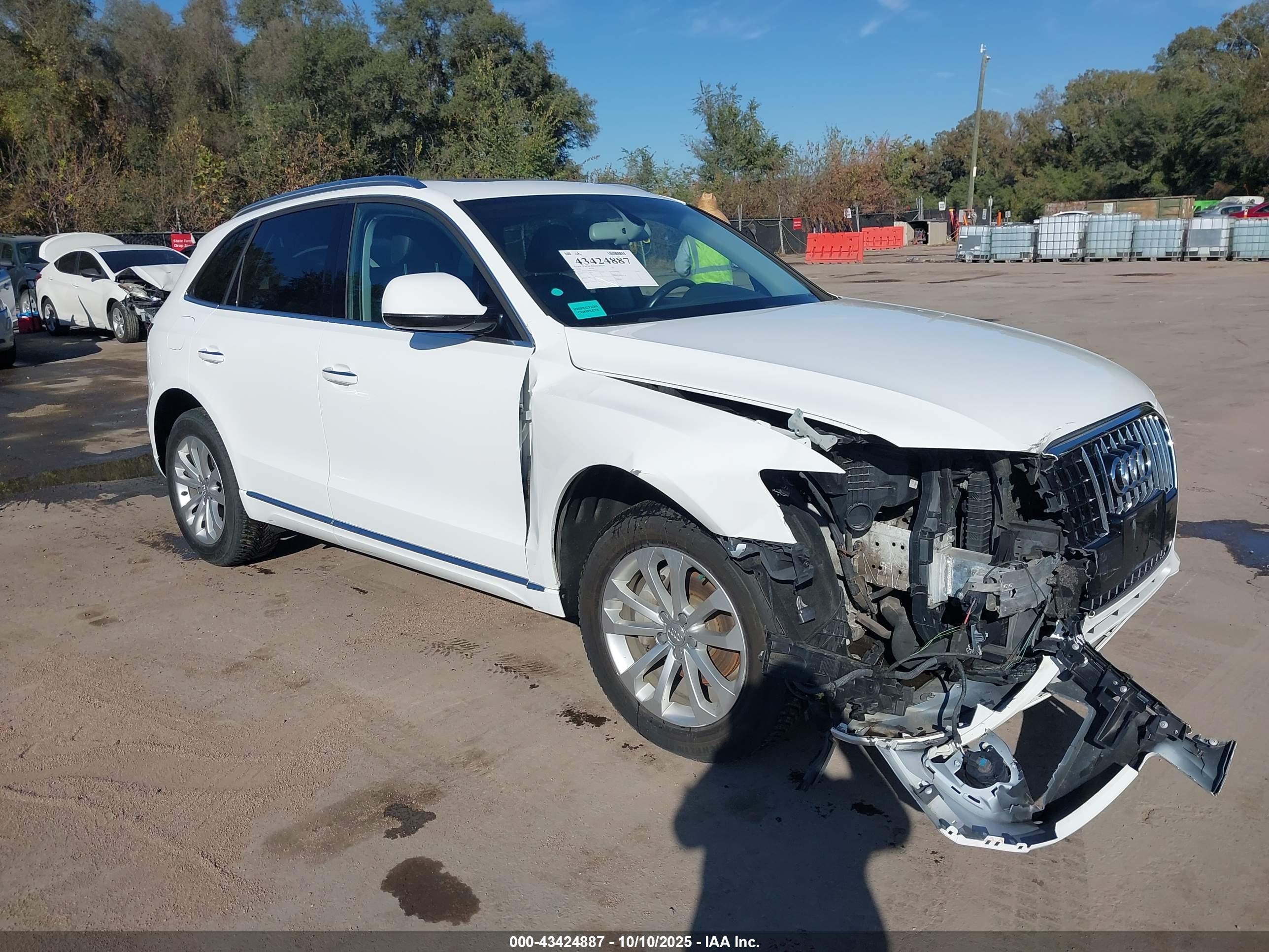 2016 Audi Q5 Premium Plus, VIN WA1L2AFP6GA017515 — Front end
