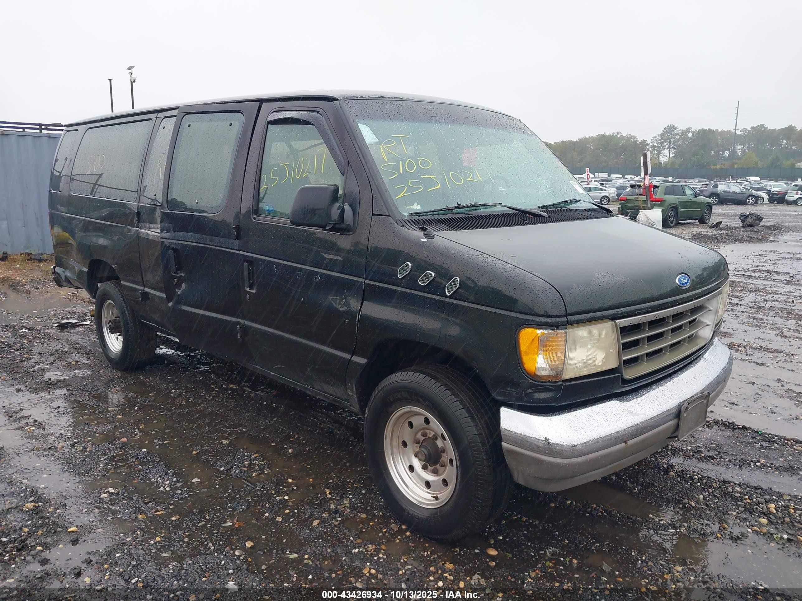 1995 Ford Econoline Wagon XL, VIN 1FBJS31H3SHB58233 — Side