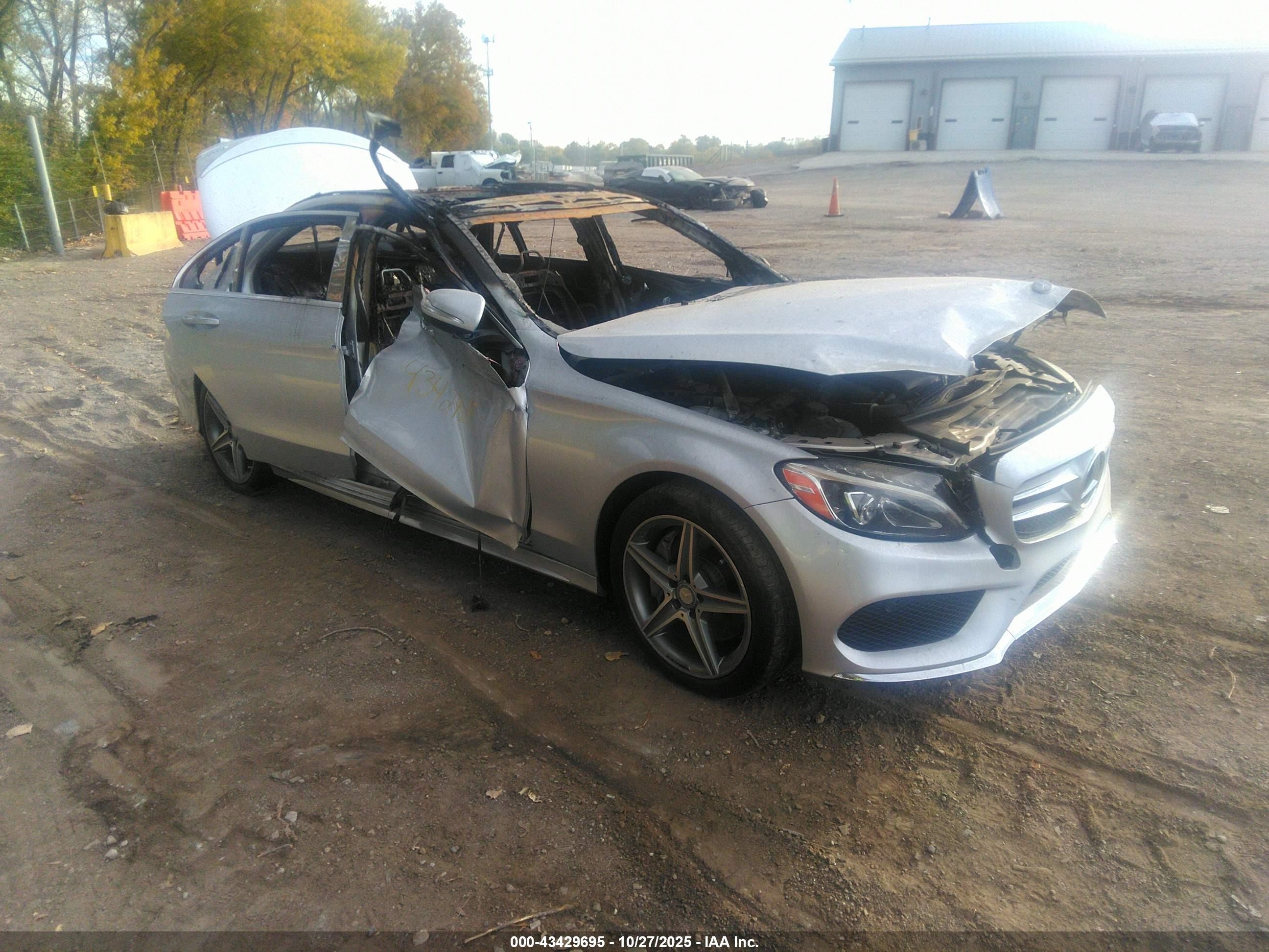 2015 Mercedes-Benz C 300, VIN 55SWF4KB5FU058418 — Interior fire