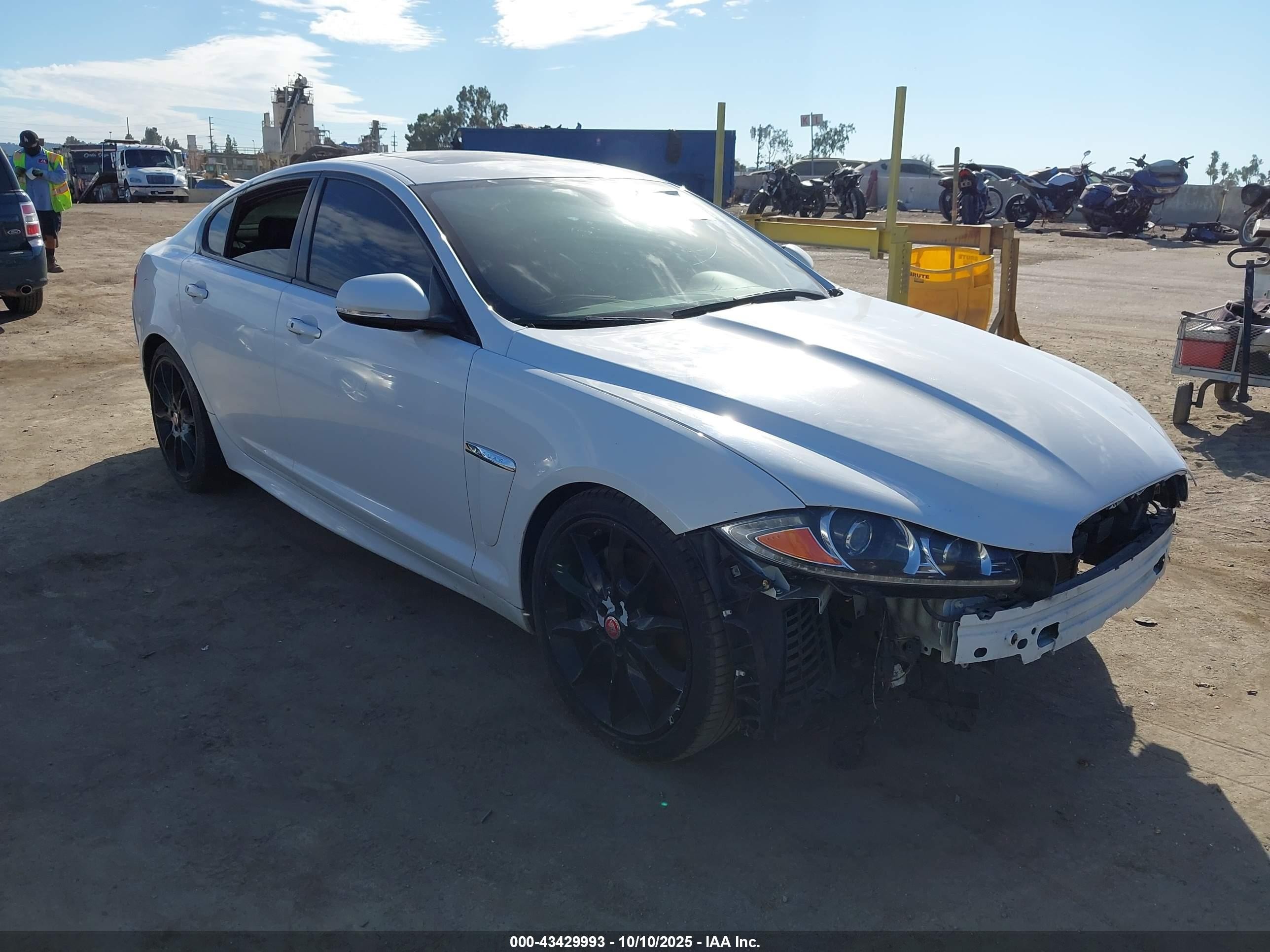 2015 Jaguar XF Portfolio, VIN SAJWA0F70F8U62534 — Фото с аукциона 1 of 6