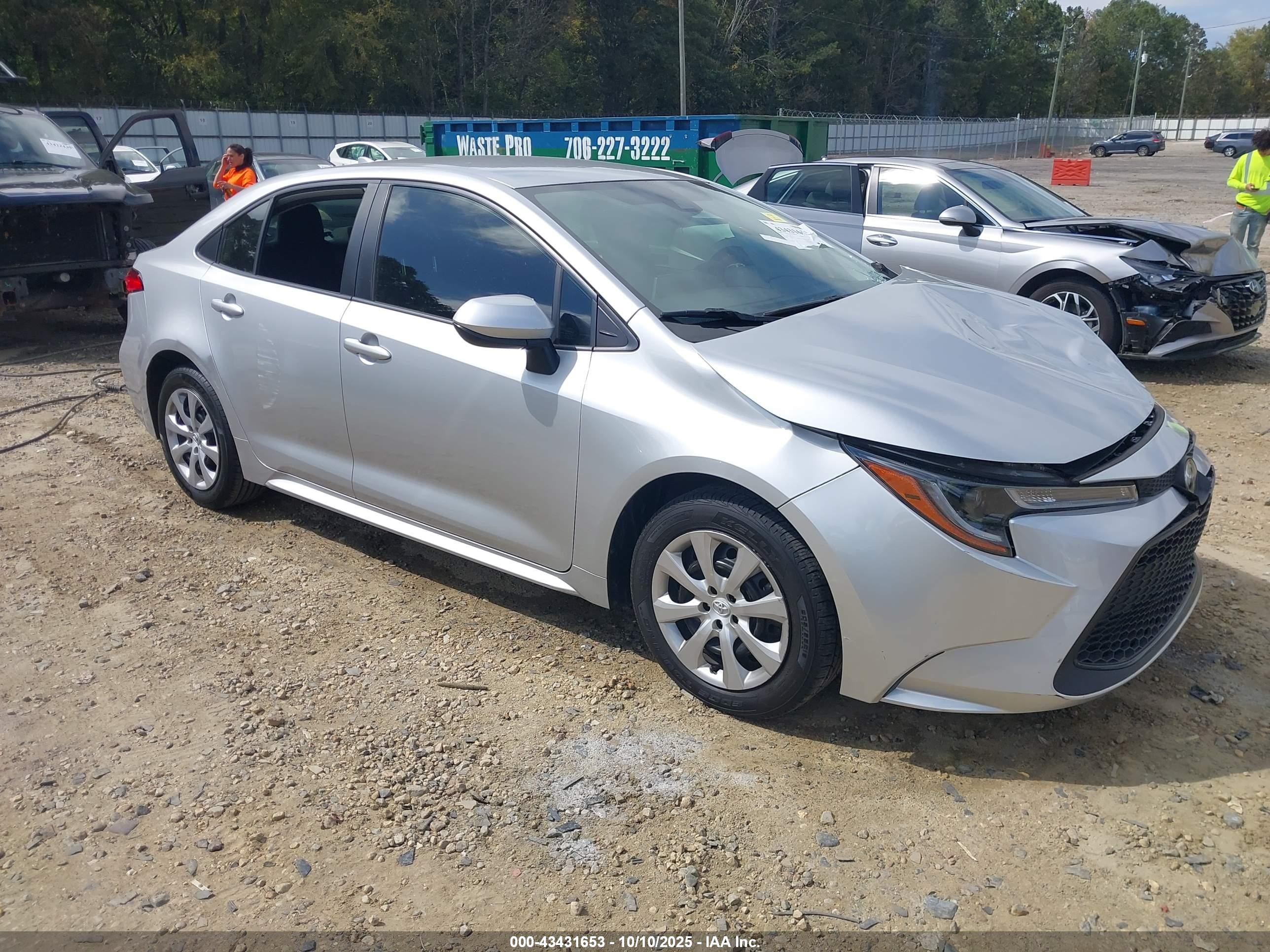 2020 Toyota Corolla LE, VIN JTDEPRAE1LJ113261 — Перед