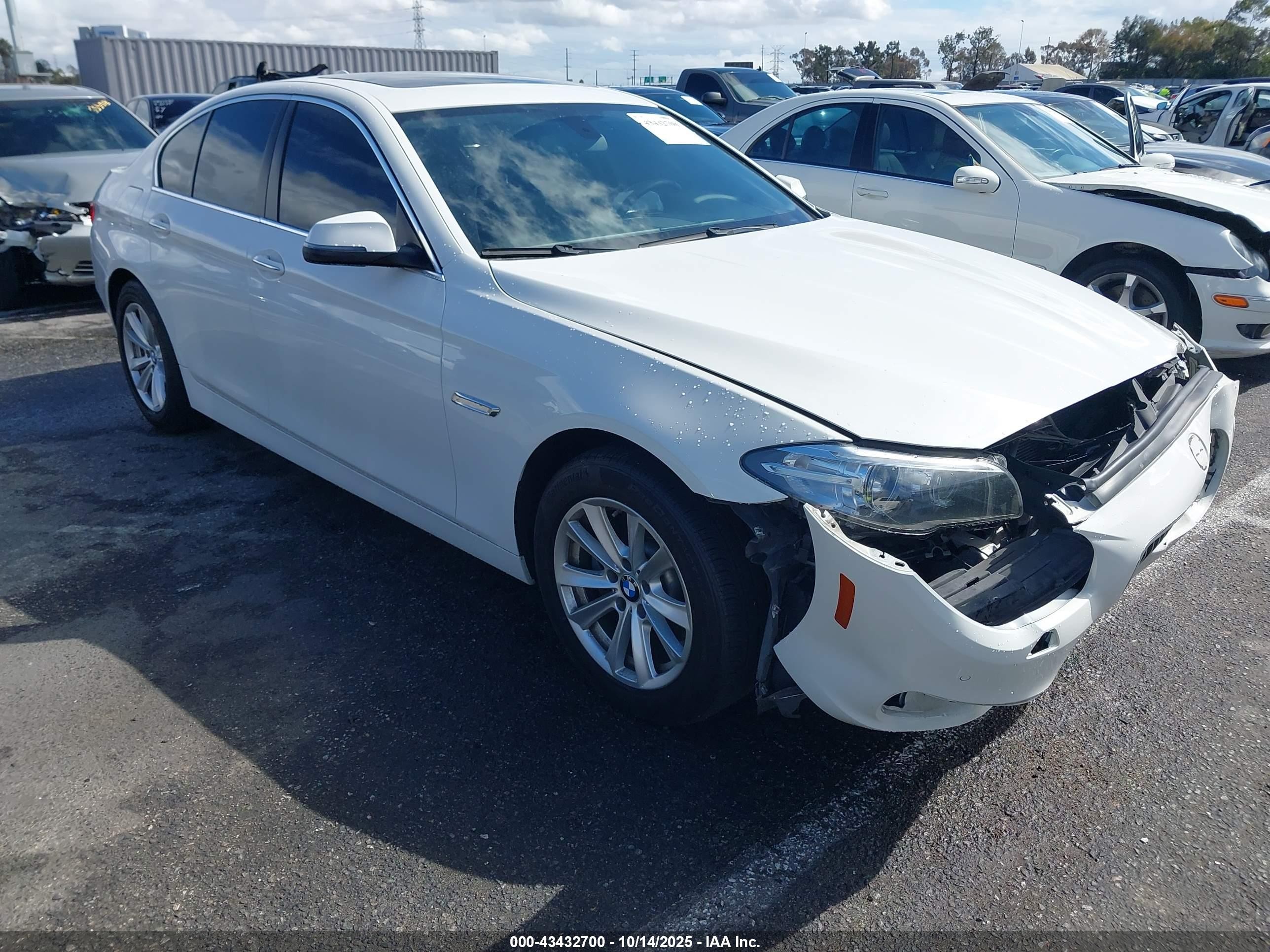 2014 BMW 5 Series 528i, VIN WBA5A5C51ED506781 — Front end