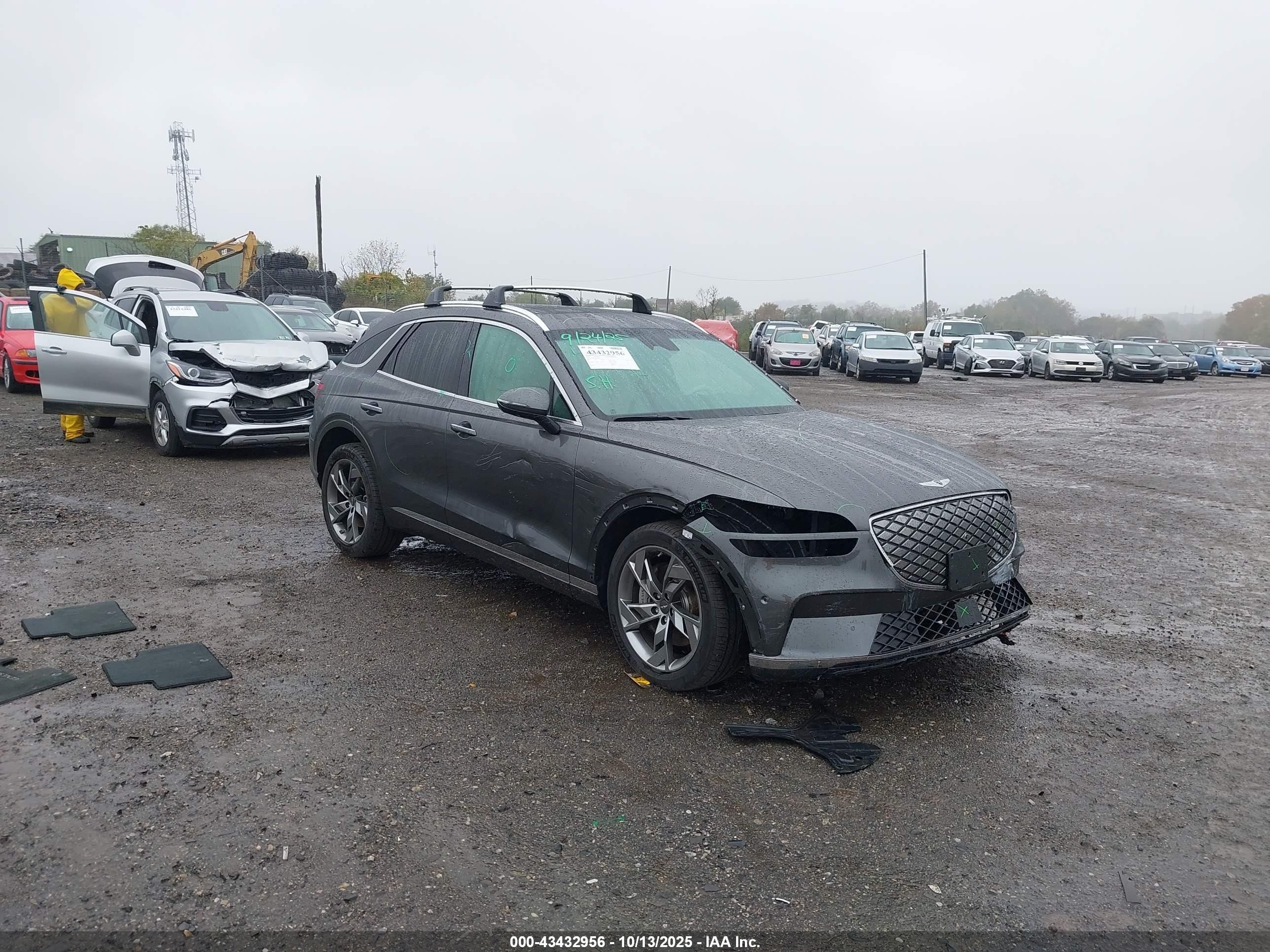 2024 Genesis GV70 Advanced, VIN 5NMMCET17RH002187 — Side