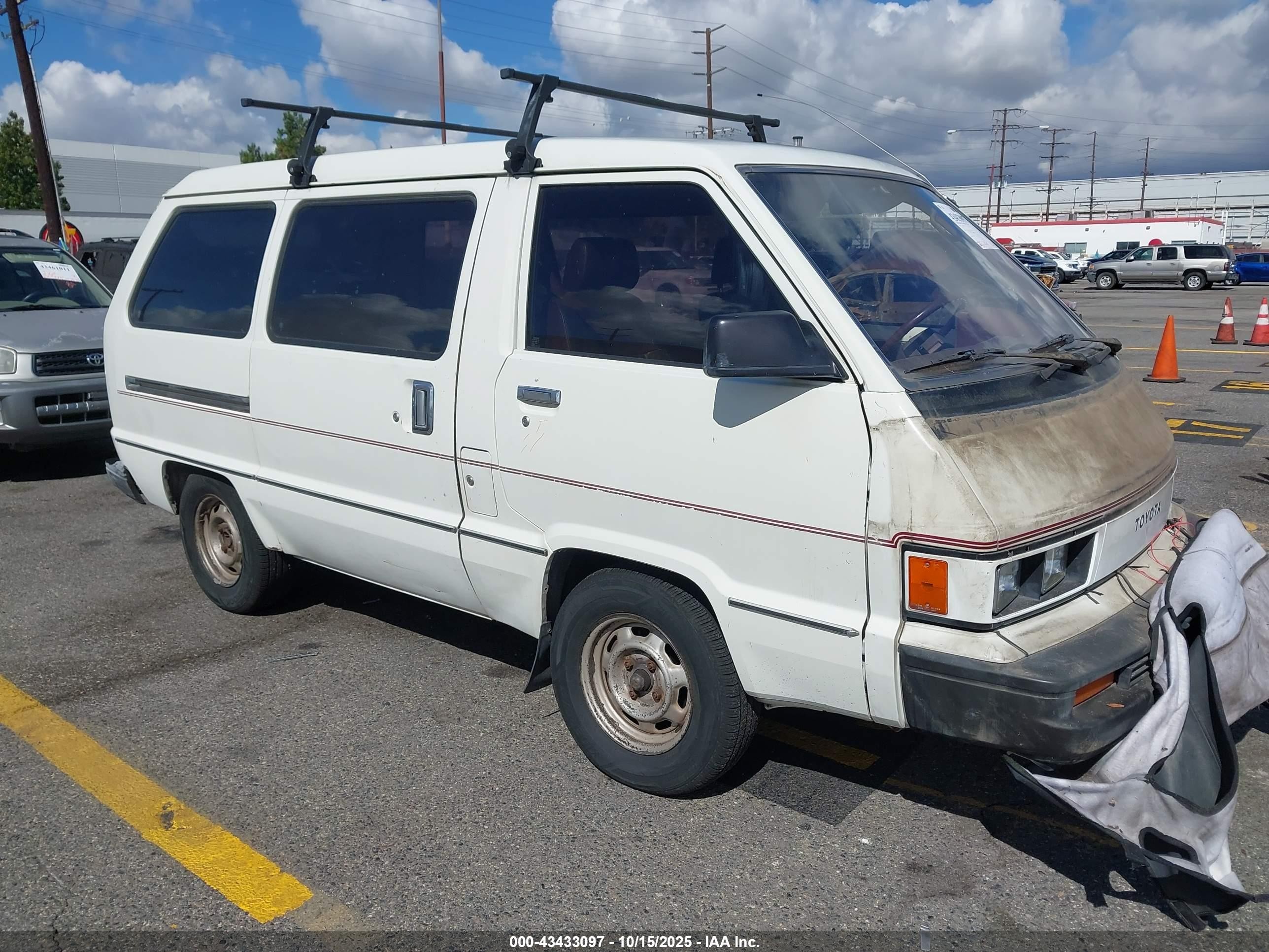 1985 Toyota VAN, VIN JT4YR27V2F0029403 — Rear end