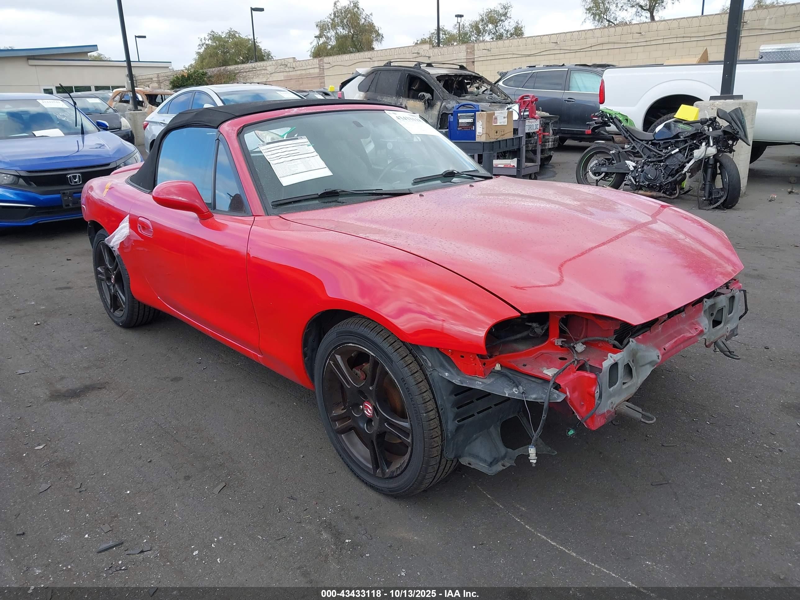 2005 Mazda MX-5 Miata LS, VIN JM1NB353750411018 — Front end